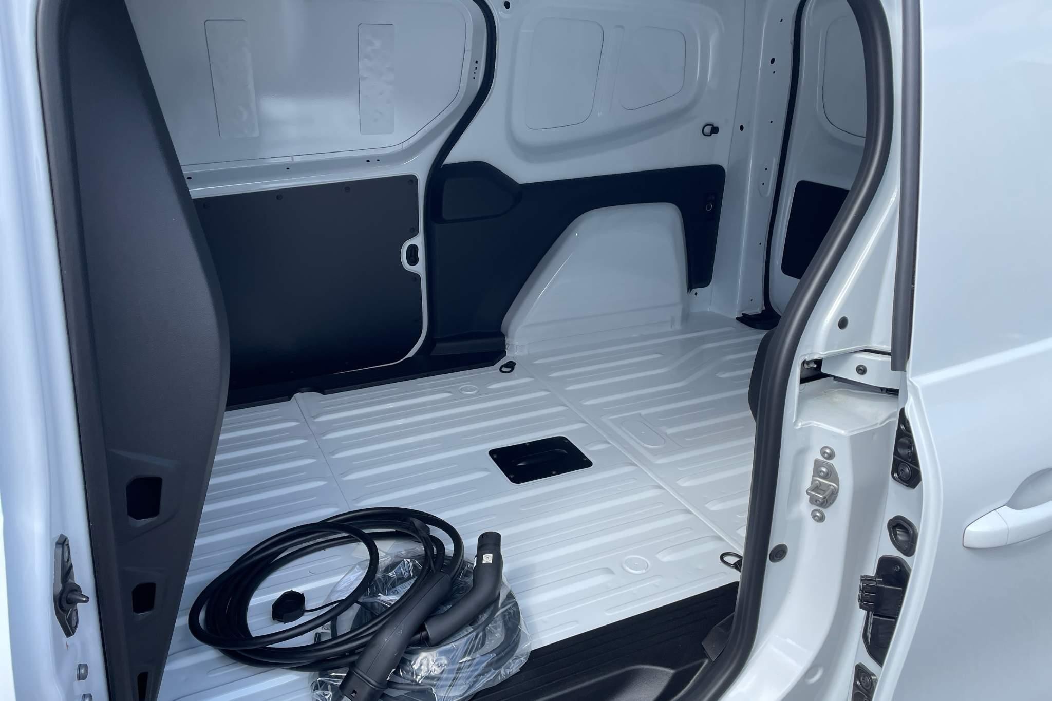 Nissan Townstar Image 17