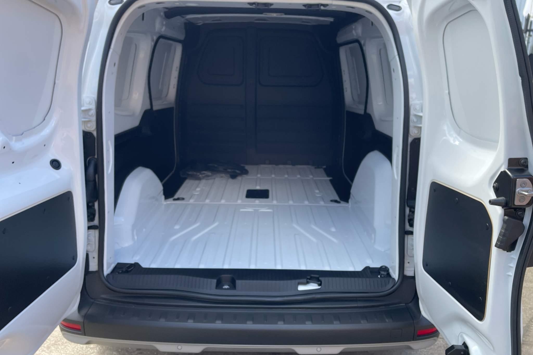 Nissan Townstar Image 20