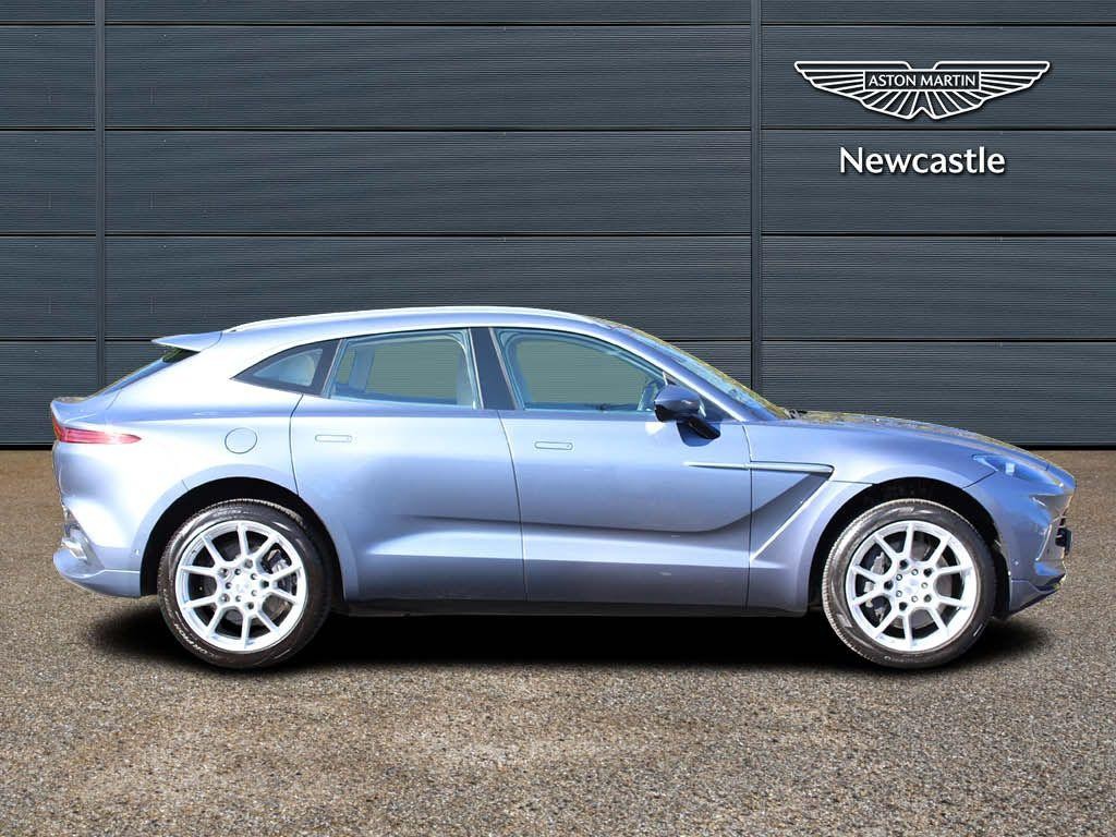 Aston Martin DBX Image 2