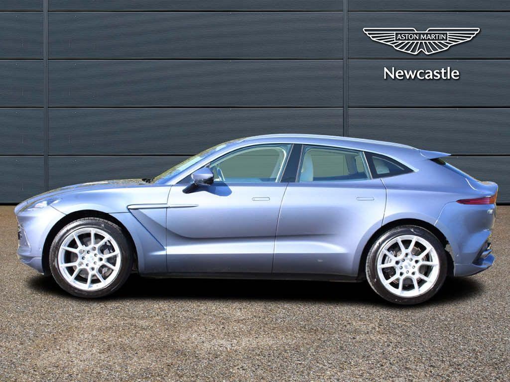 Aston Martin DBX Image 6