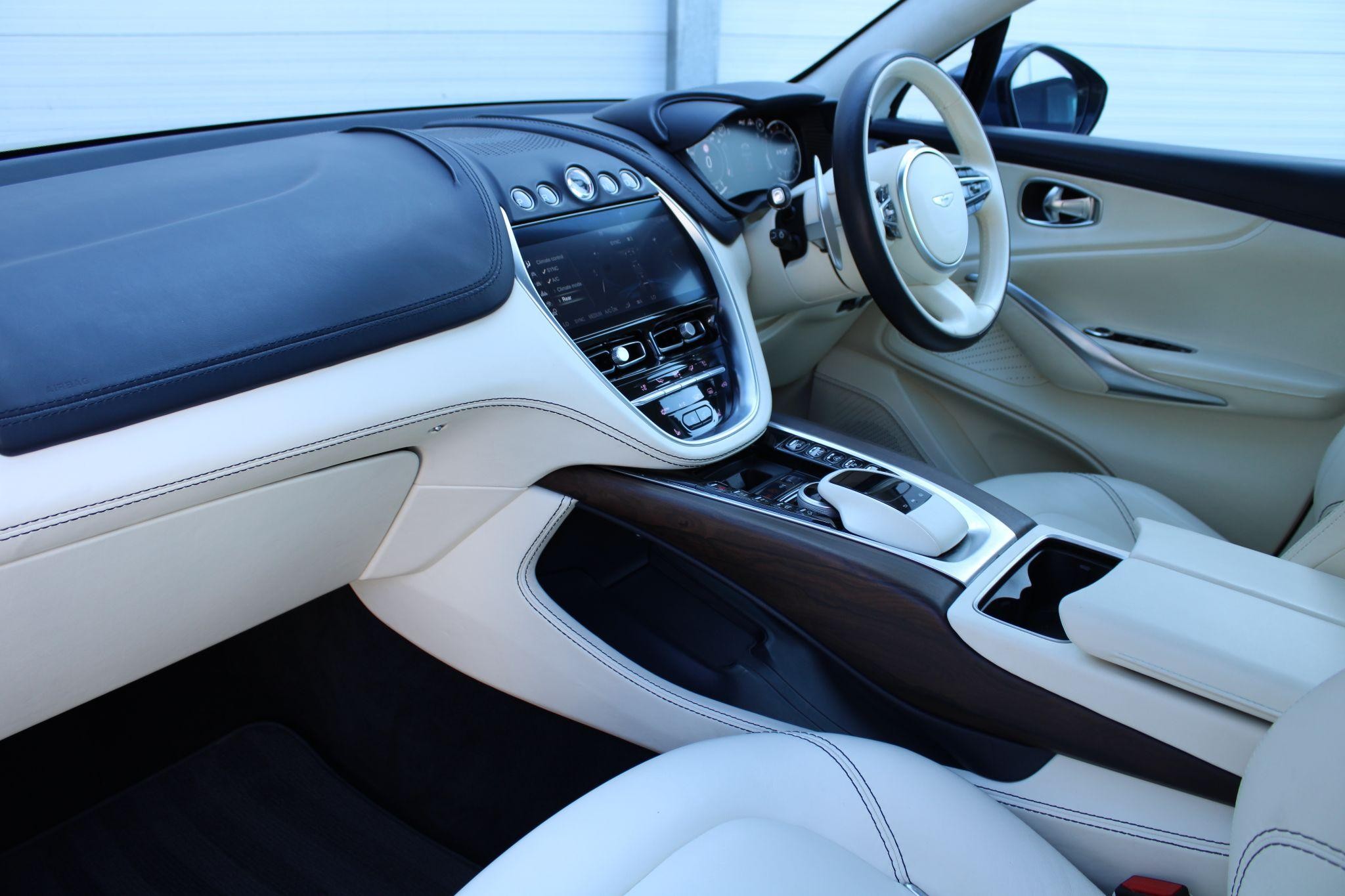 Aston Martin DBX Image 17