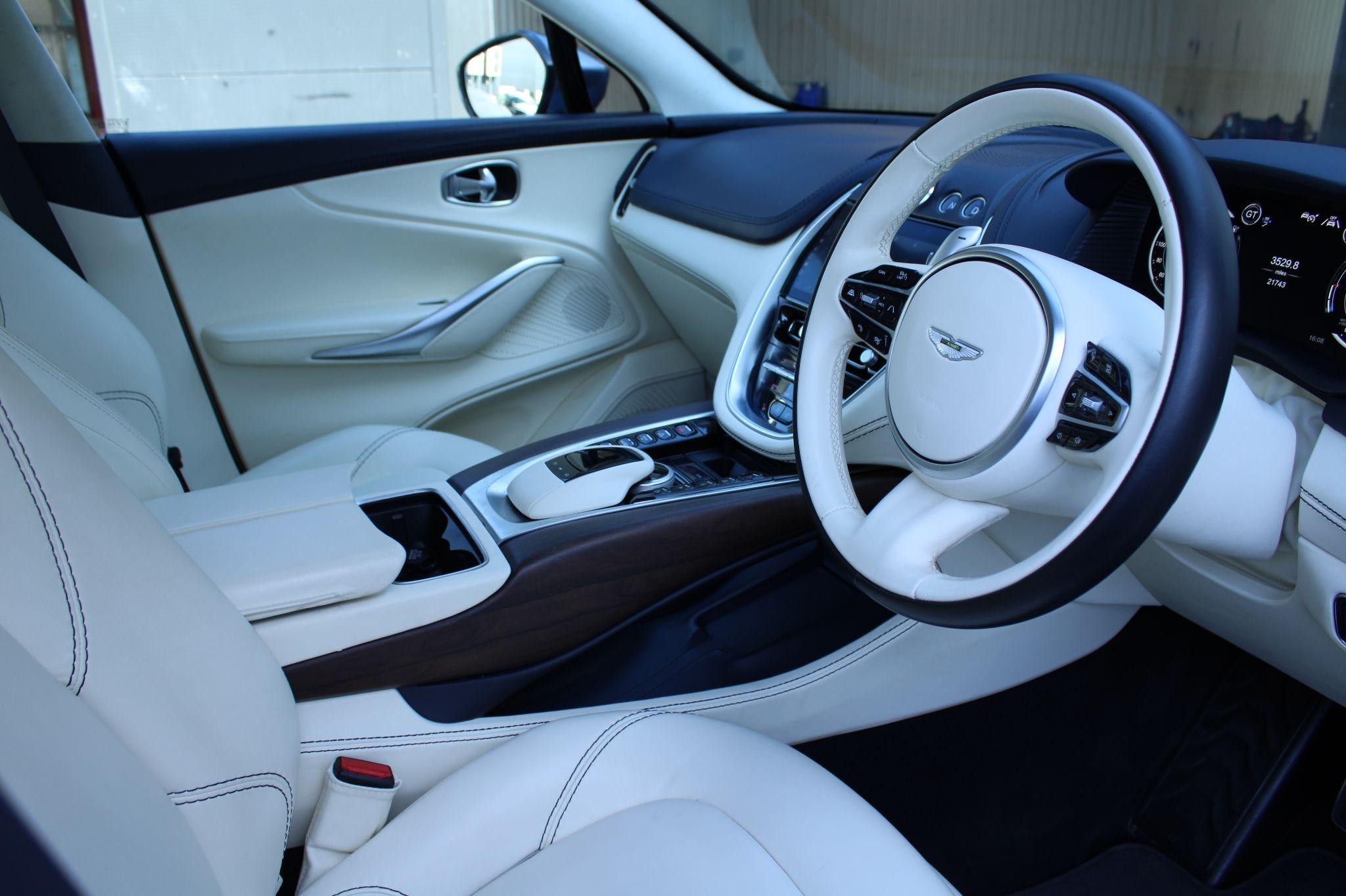 Aston Martin DBX Image 18
