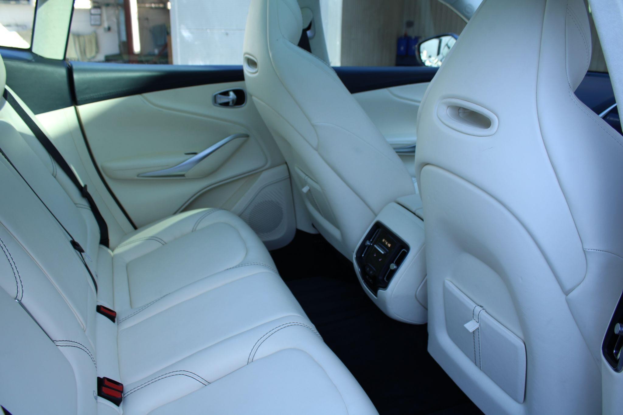 Aston Martin DBX Image 19