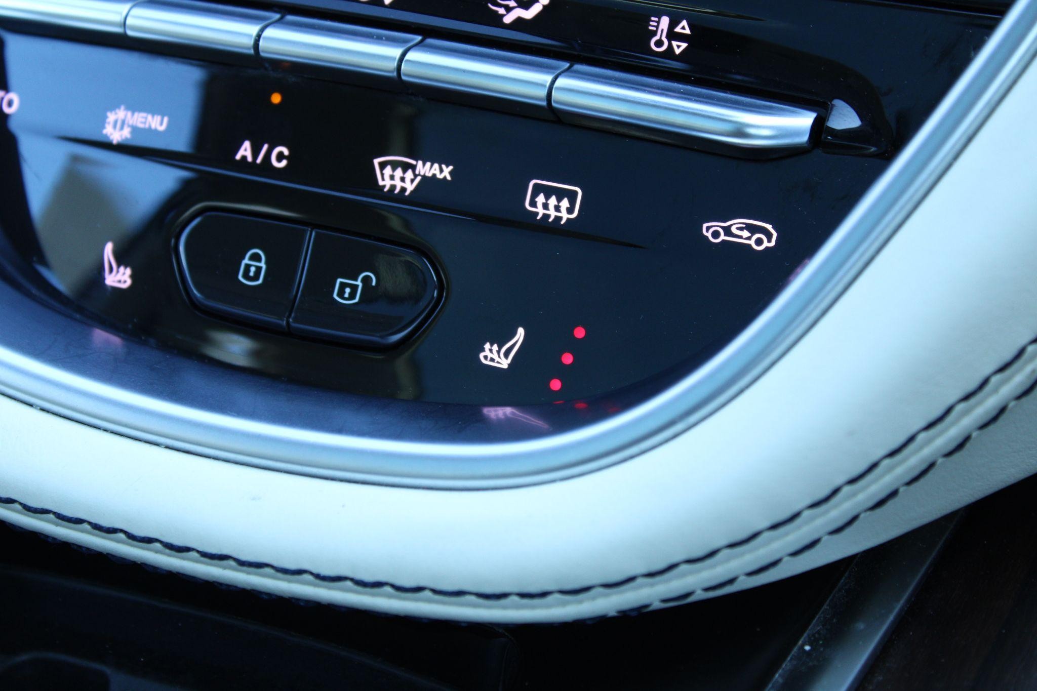 Aston Martin DBX Image 21