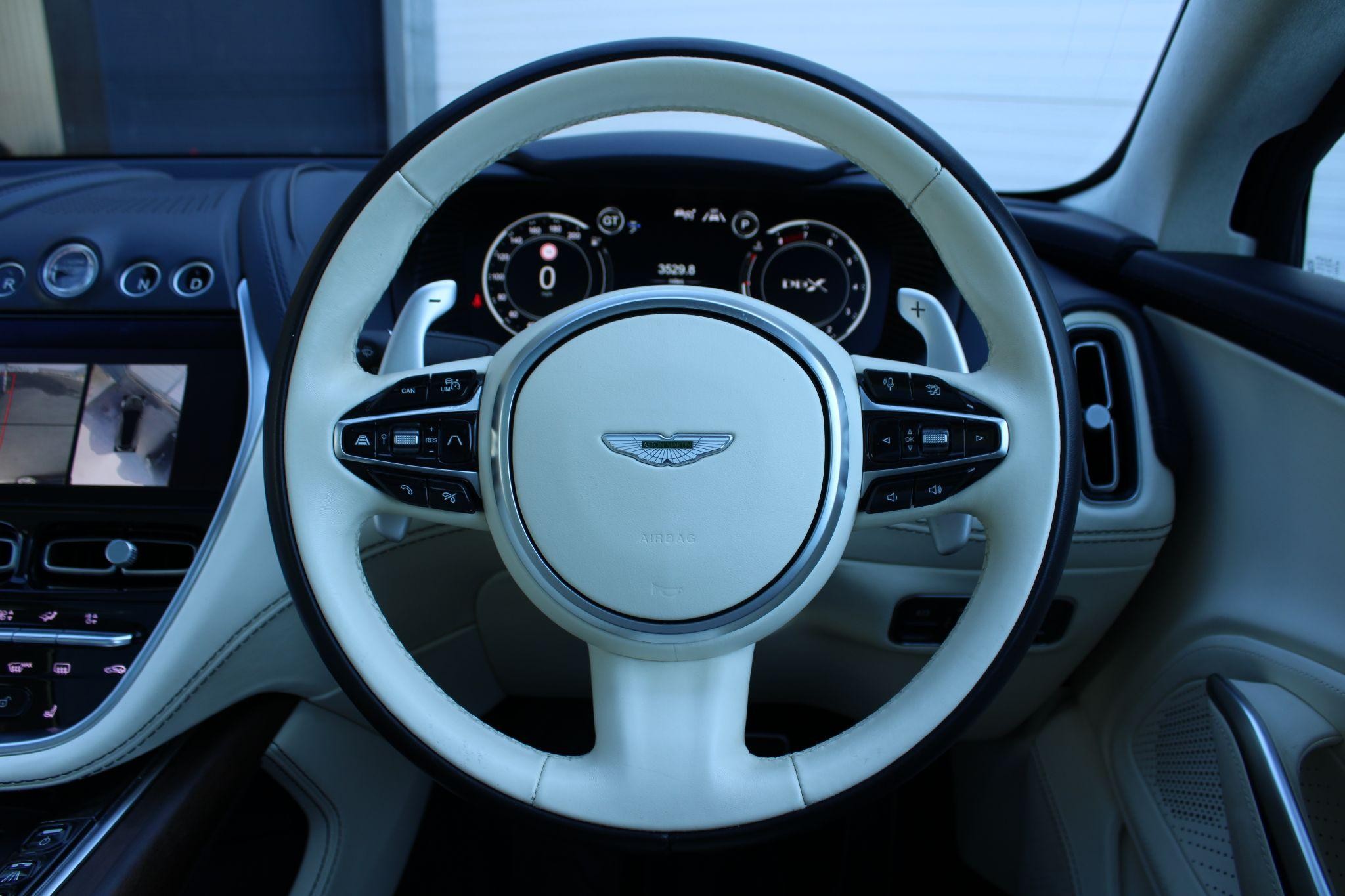 Aston Martin DBX Image 31