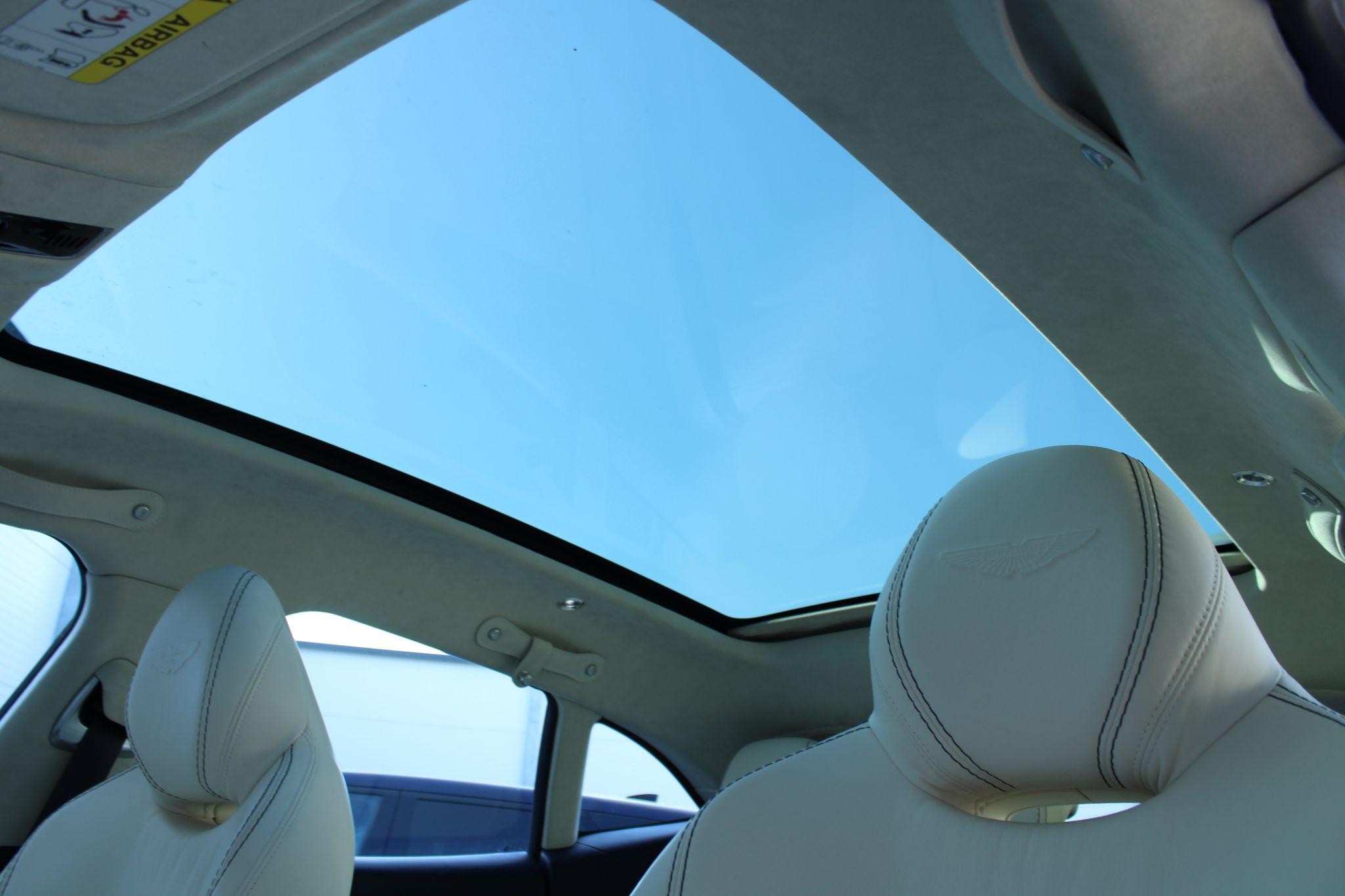 Aston Martin DBX Image 34