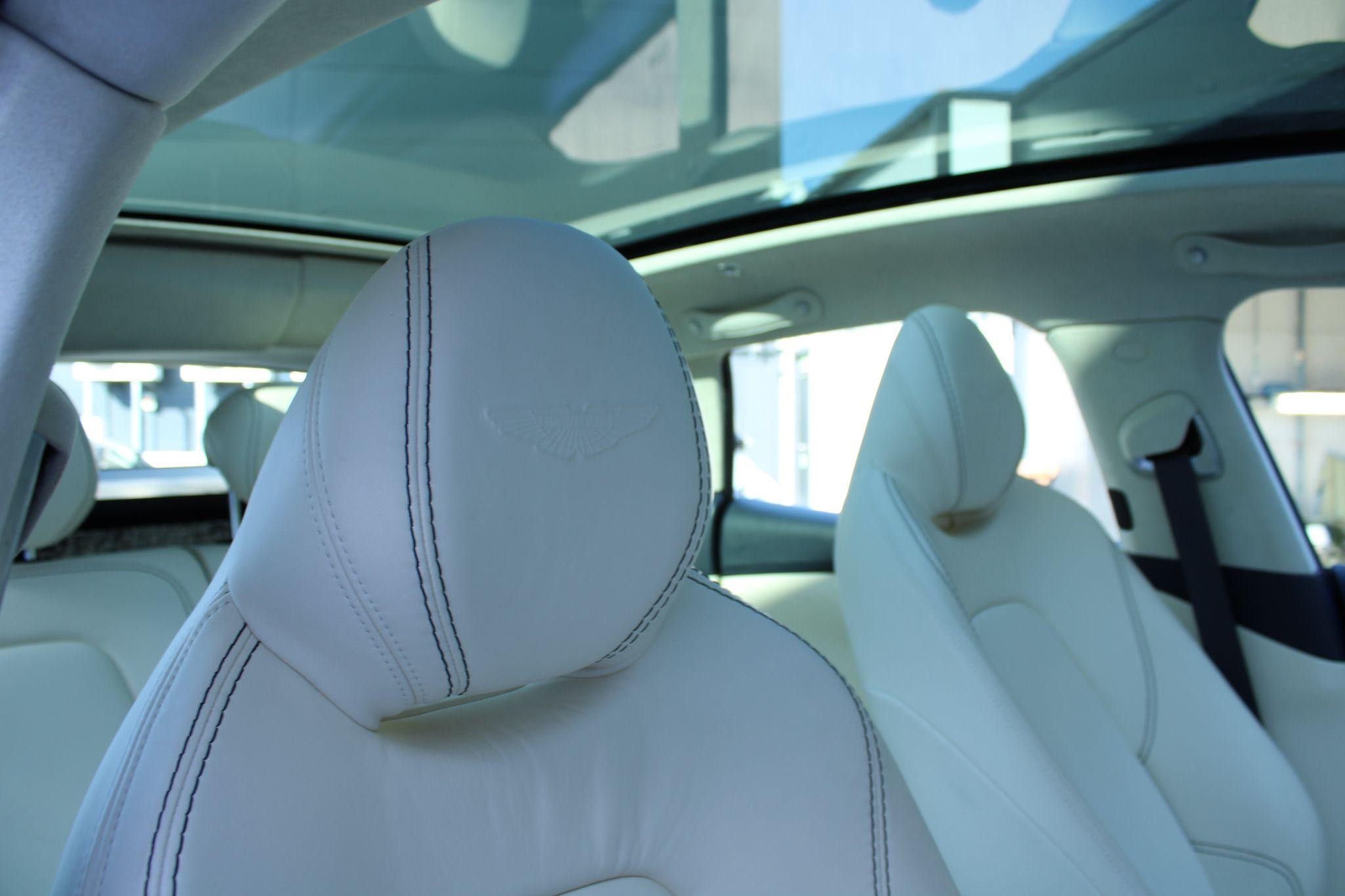 Aston Martin DBX Image 37