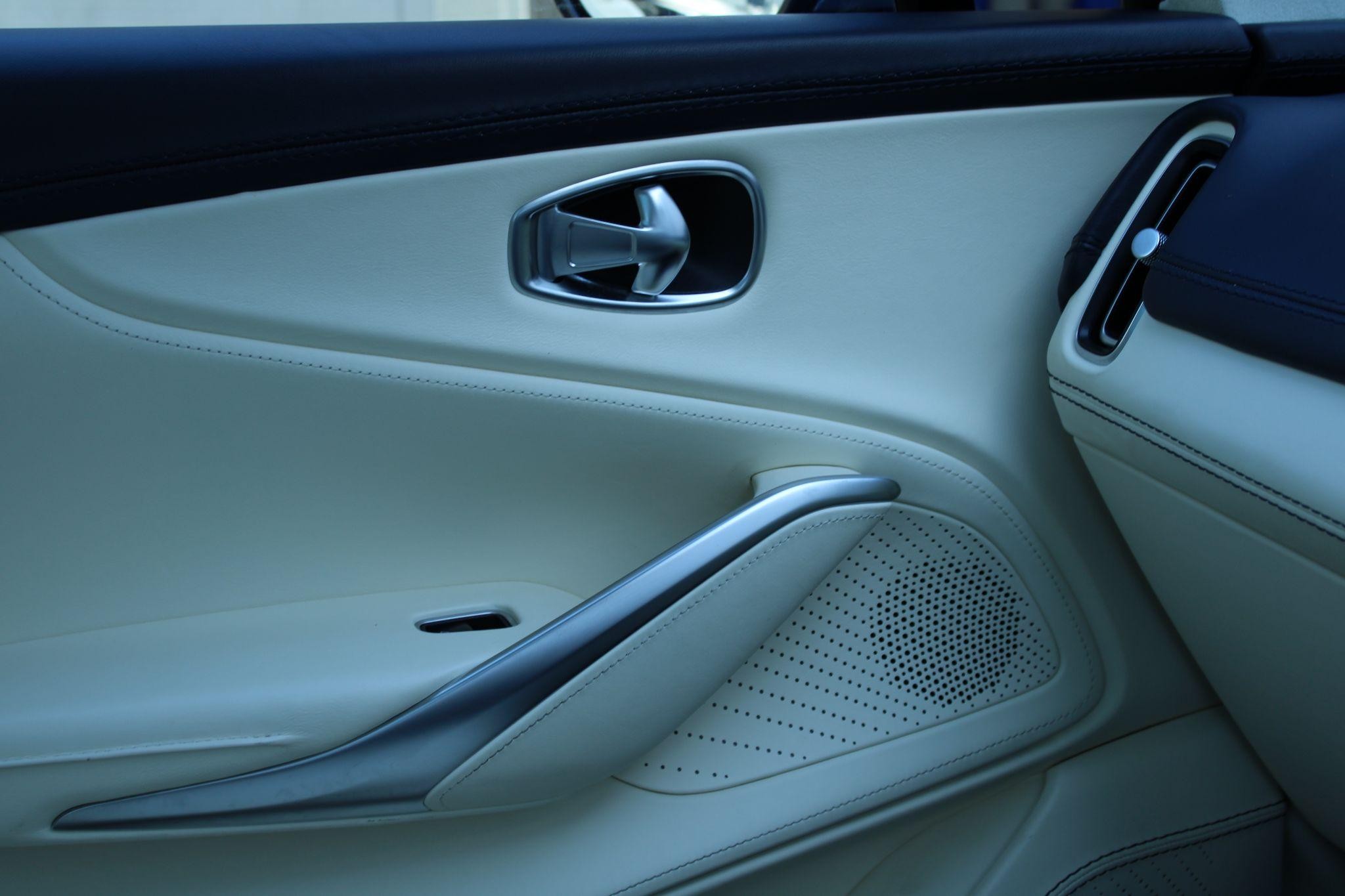 Aston Martin DBX Image 41