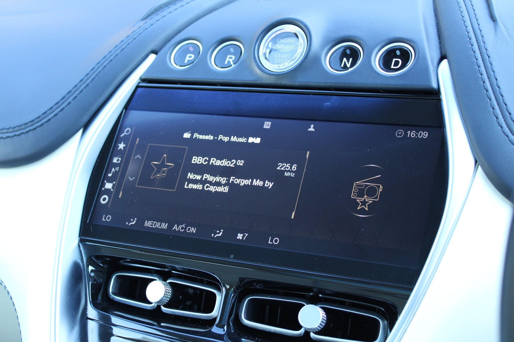 Aston Martin DBX Image 43