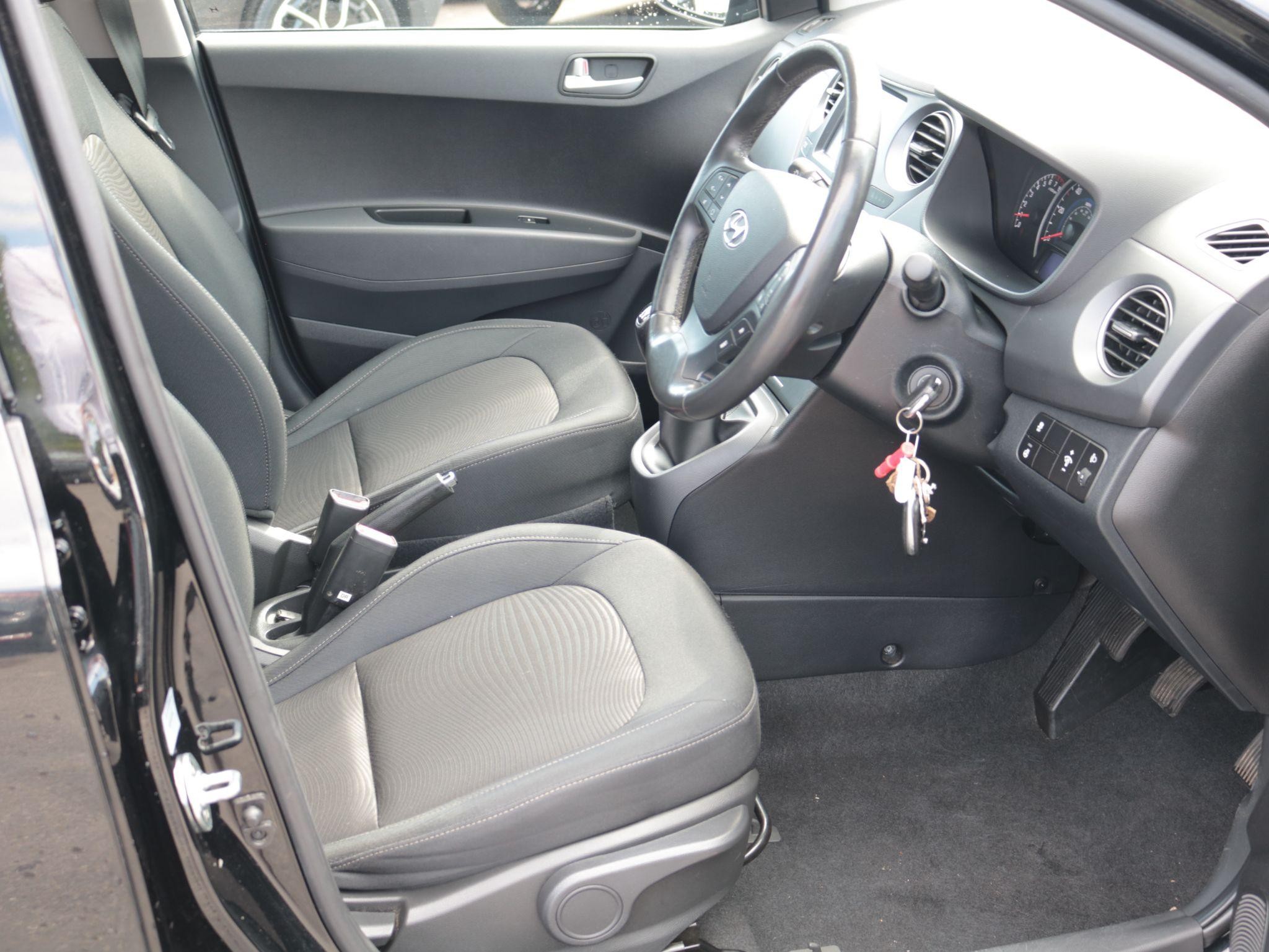 Hyundai i10 Image 11