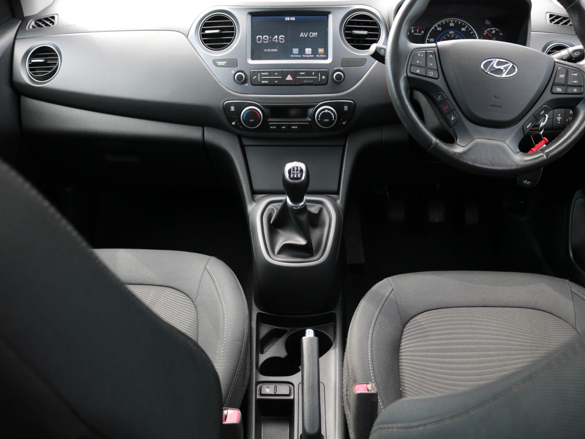 Hyundai i10 Image 12