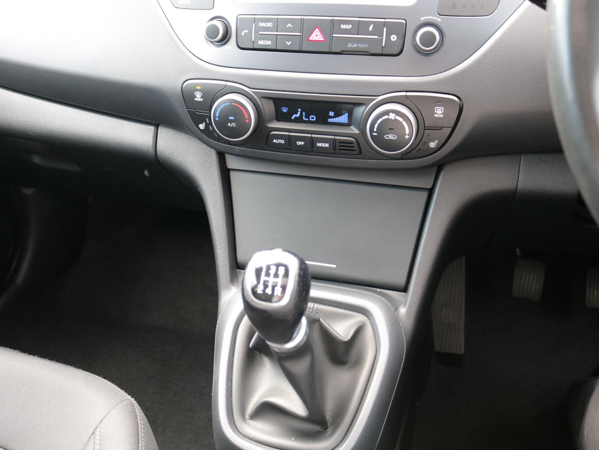 Hyundai i10 Image 18