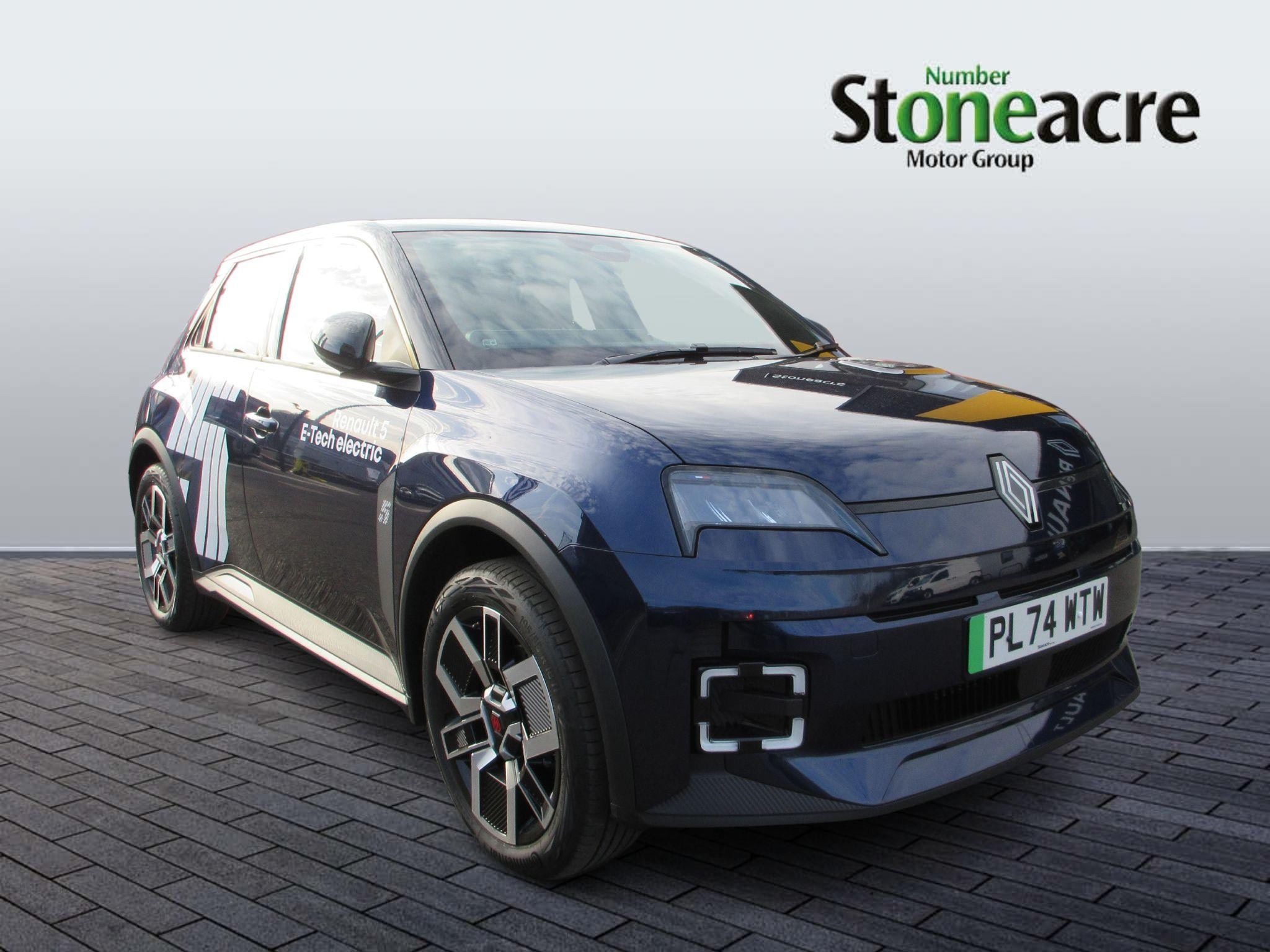 Renault 5 E-Tech electric Image 1