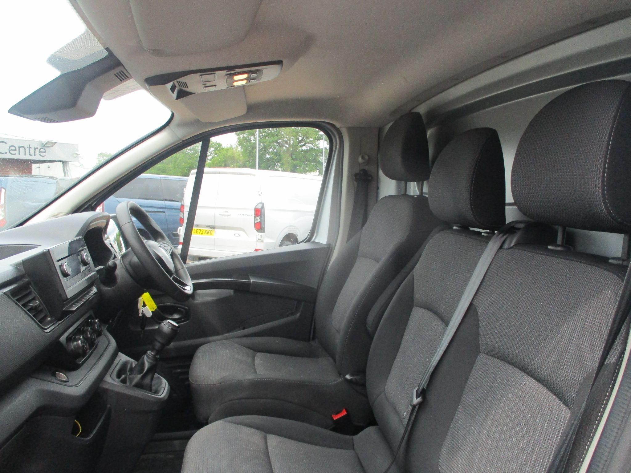 Renault Trafic Image 17