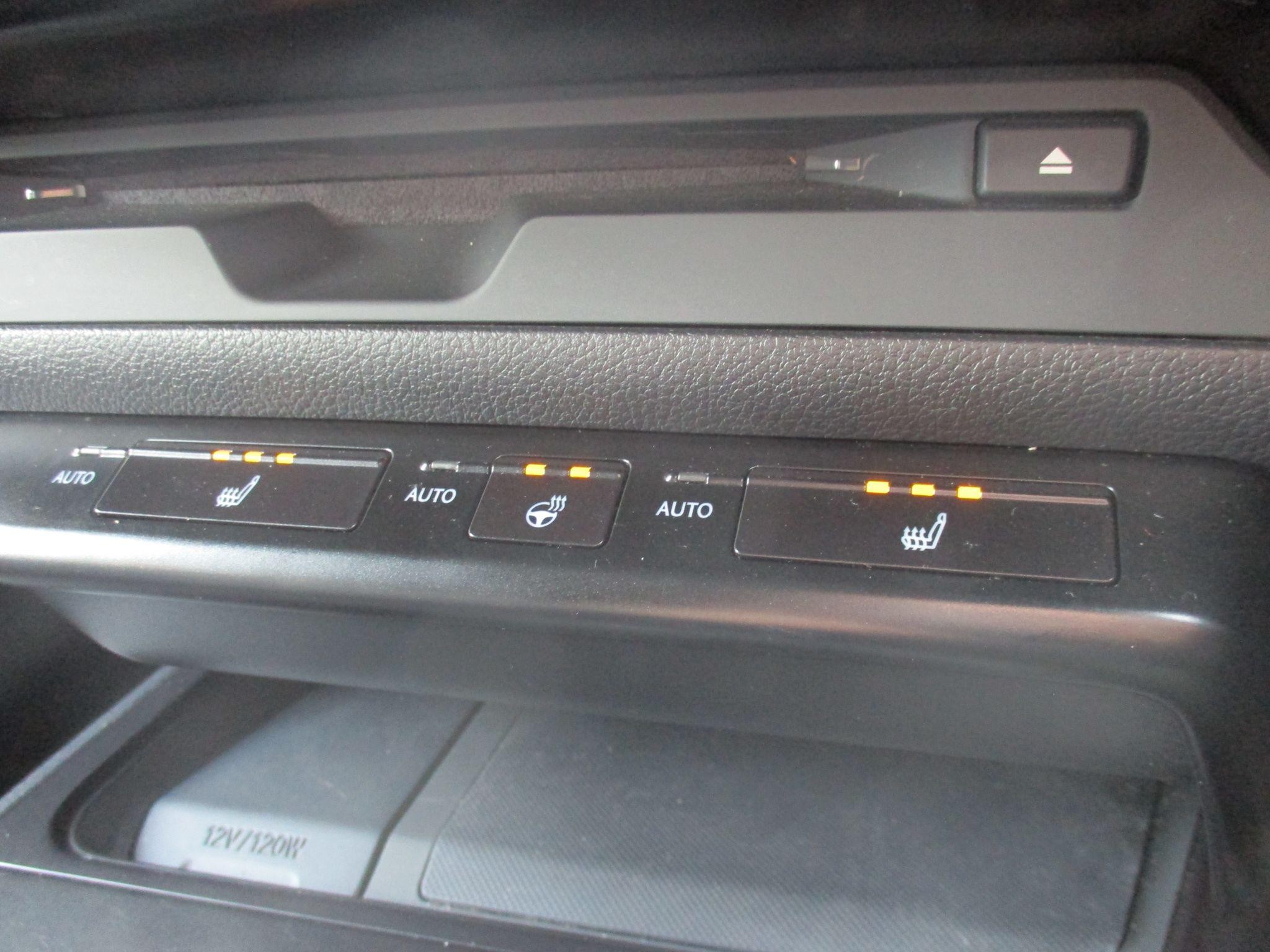 Lexus UX Self-Charging Hybrid Image 30