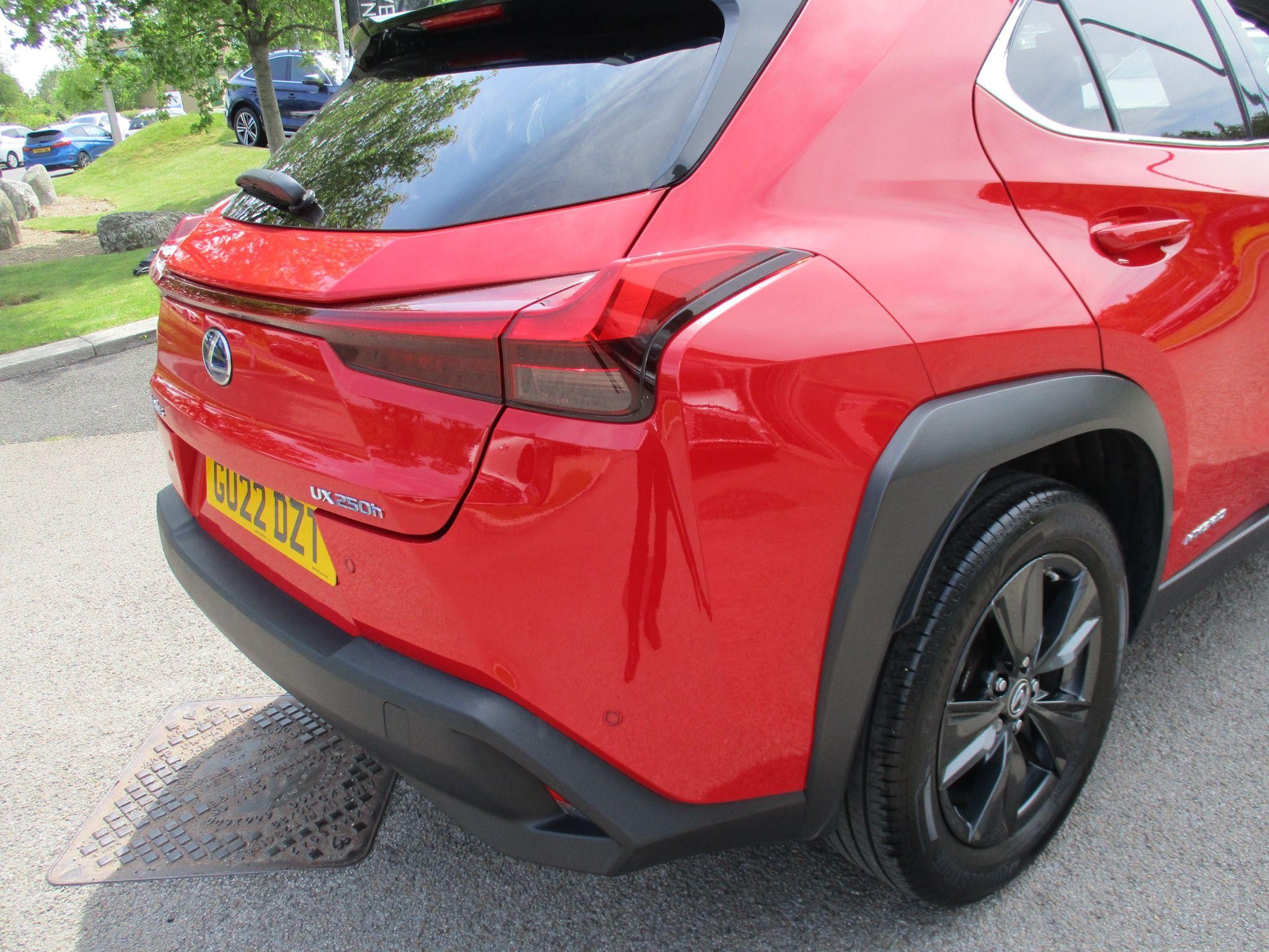 Lexus UX Self-Charging Hybrid Image 54