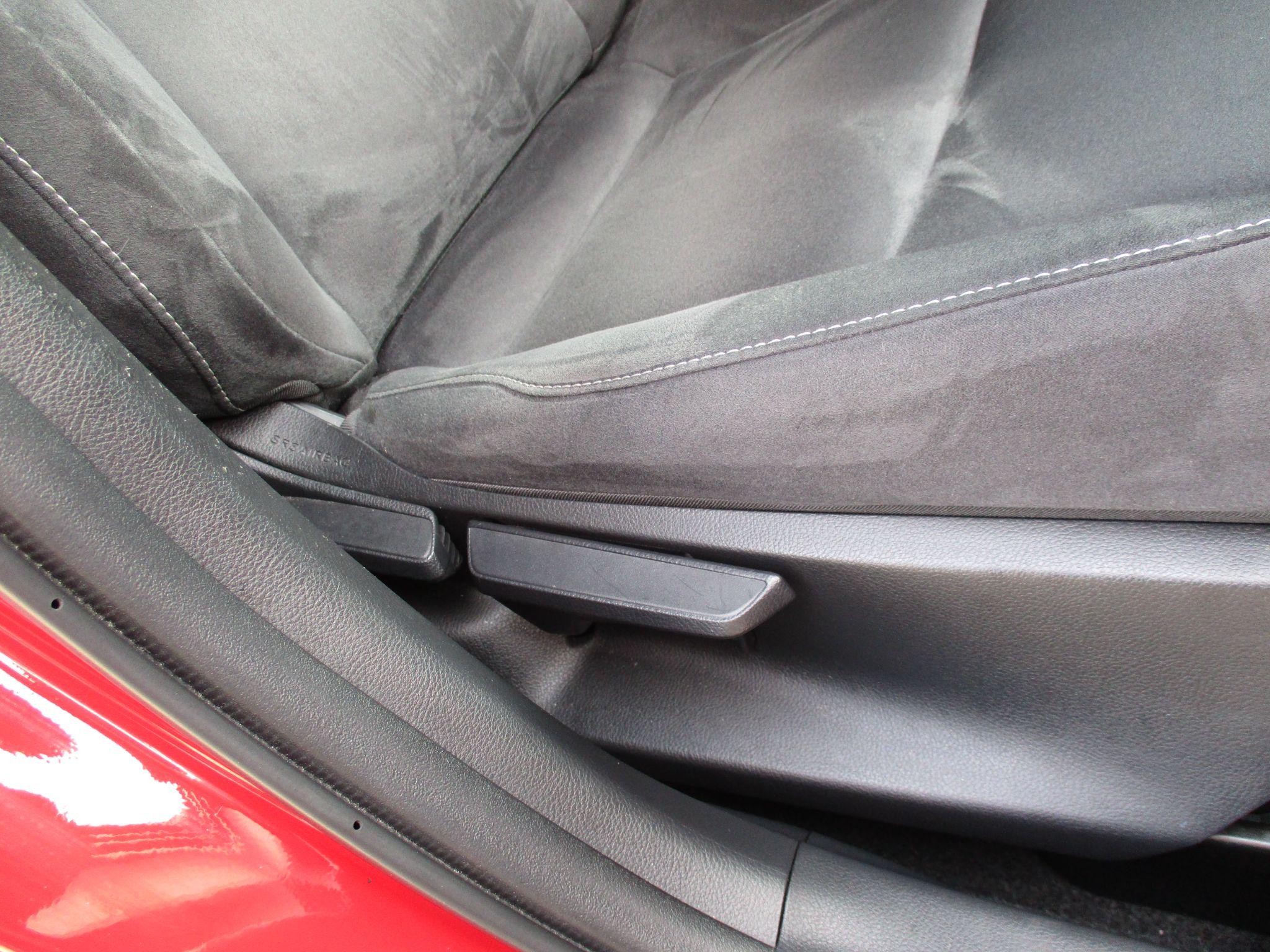 Lexus UX Self-Charging Hybrid Image 71