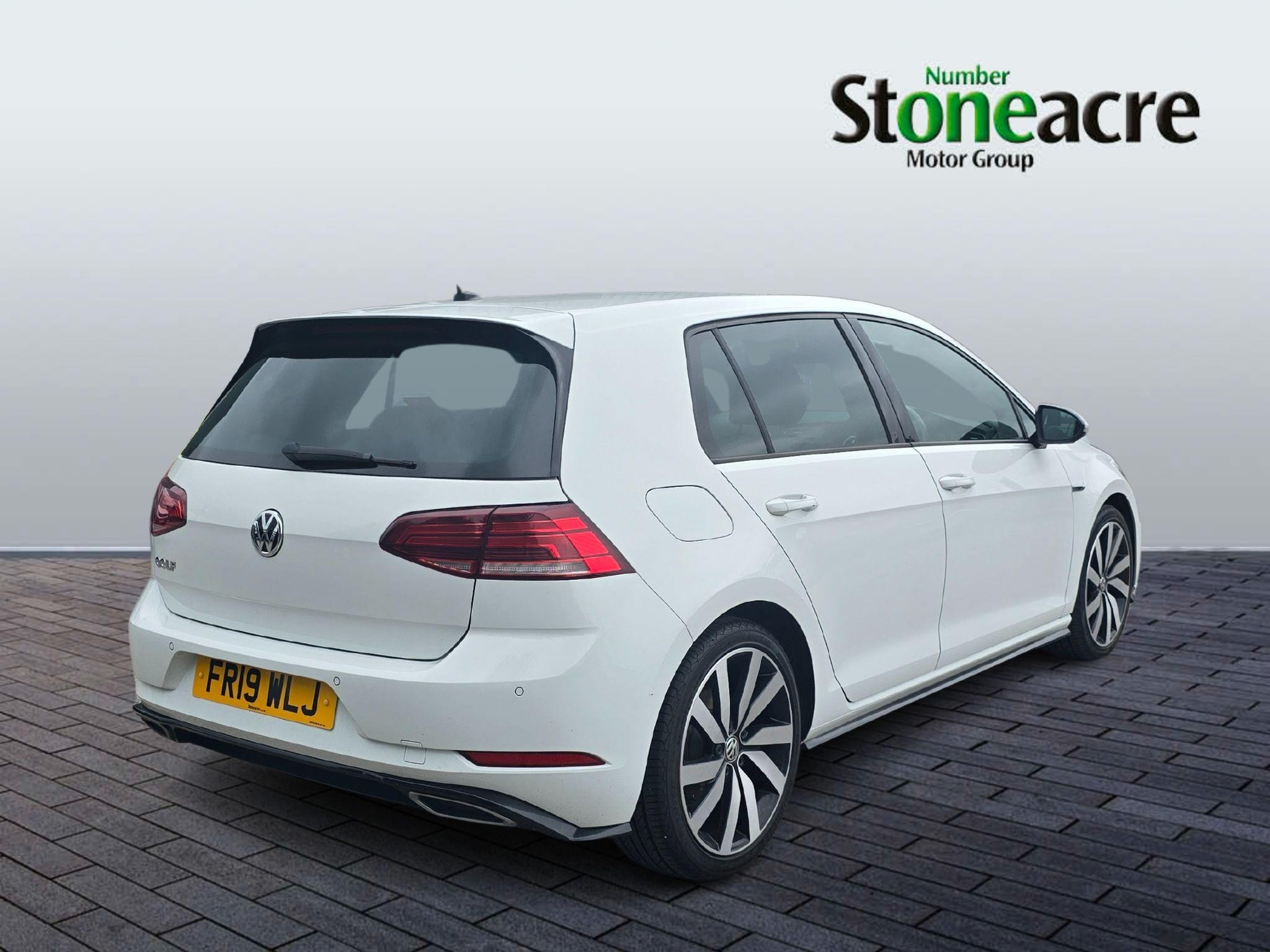 Volkswagen Golf Image 2