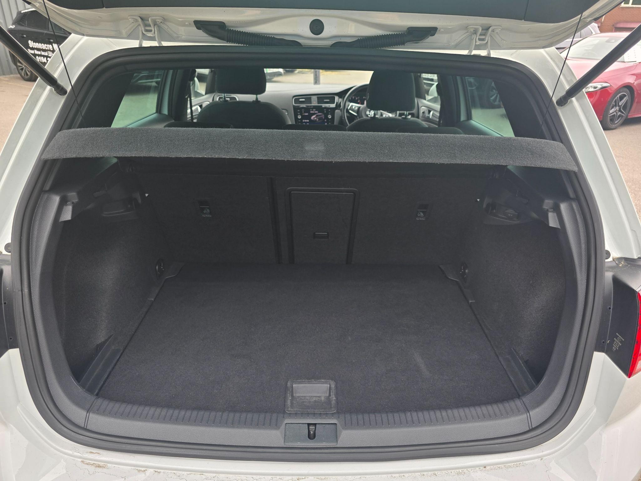 Volkswagen Golf Image 10