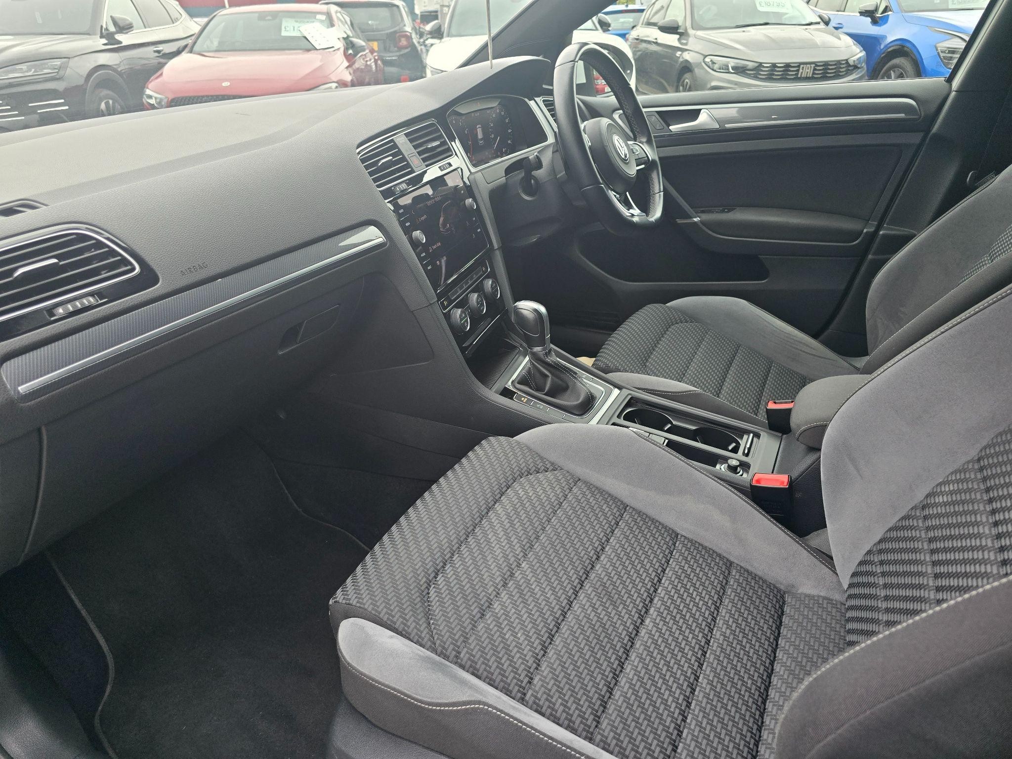 Volkswagen Golf Image 14