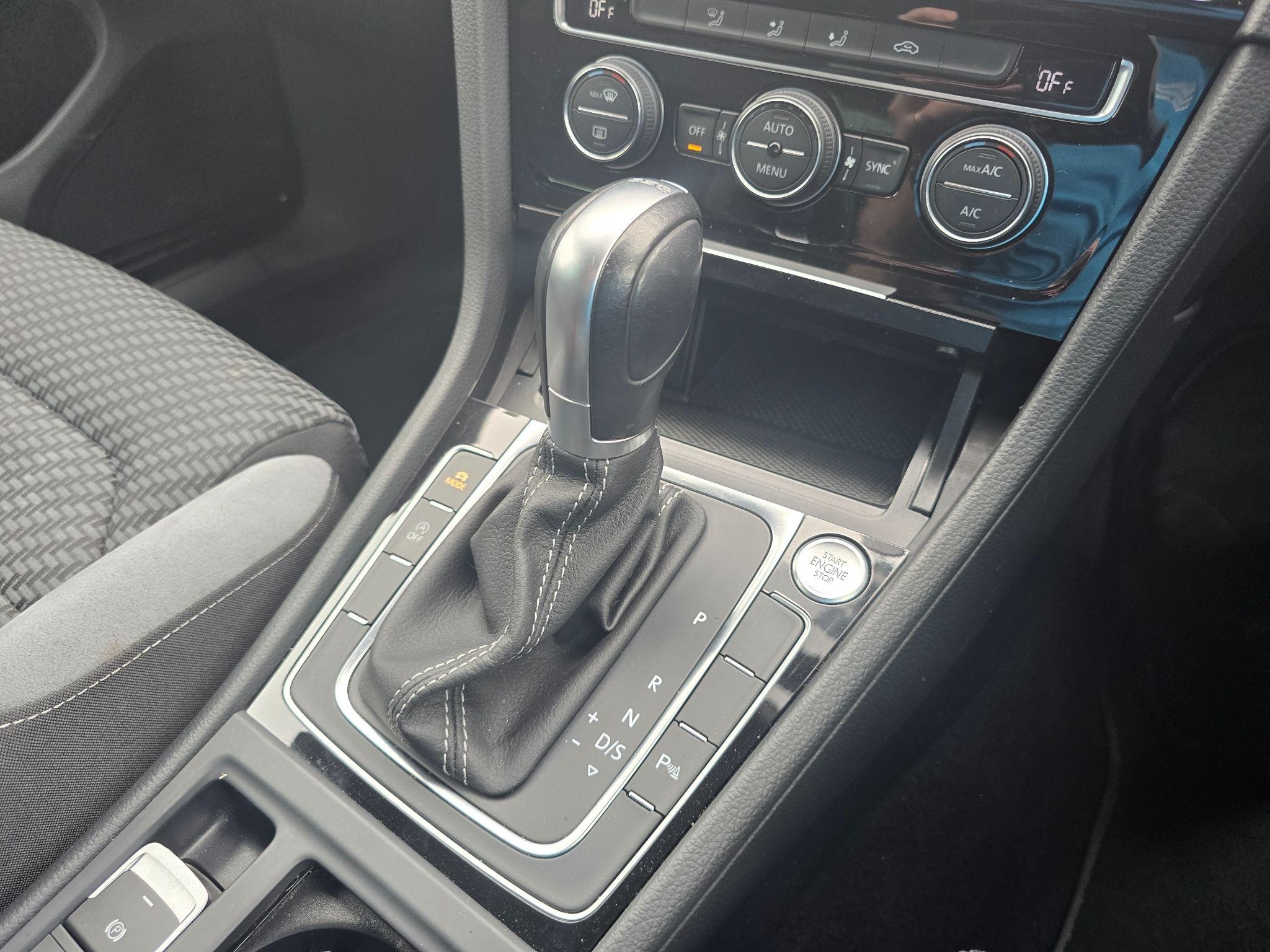 Volkswagen Golf Image 17