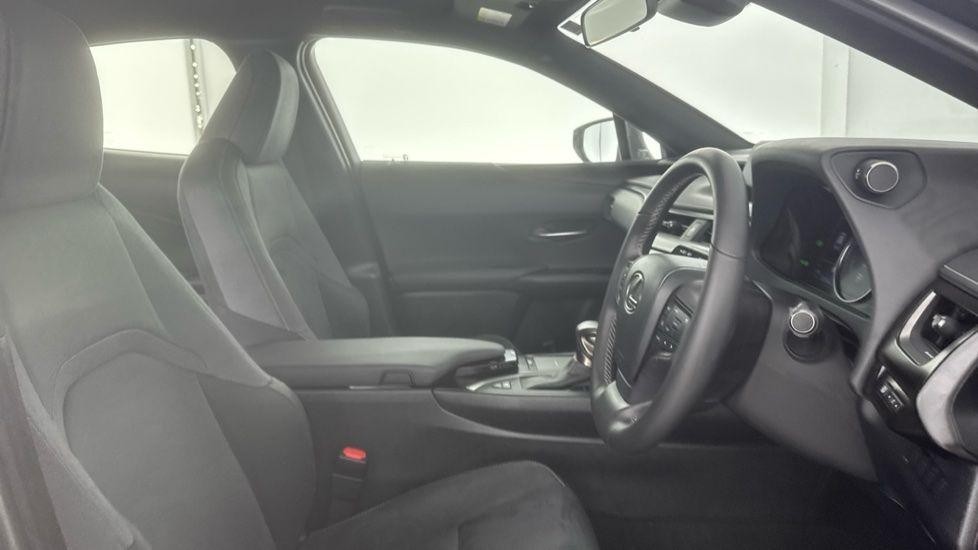 Lexus UX Self-Charging Hybrid Image 10