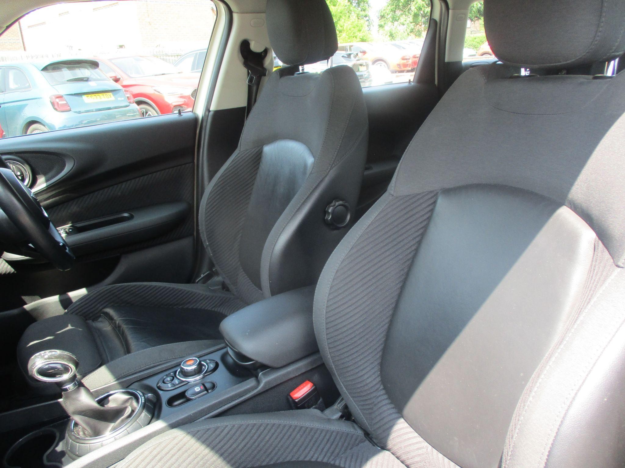 MINI Clubman Image 25