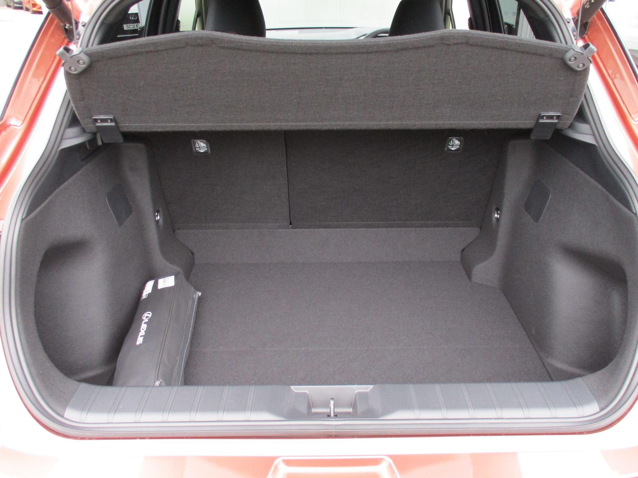 Lexus LBX Image 46