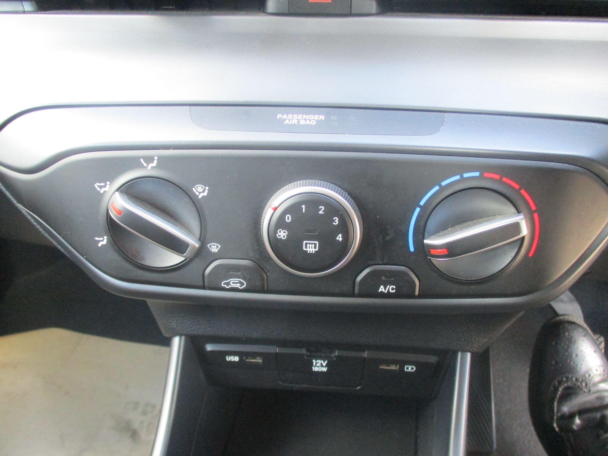 Hyundai i20 Image 13