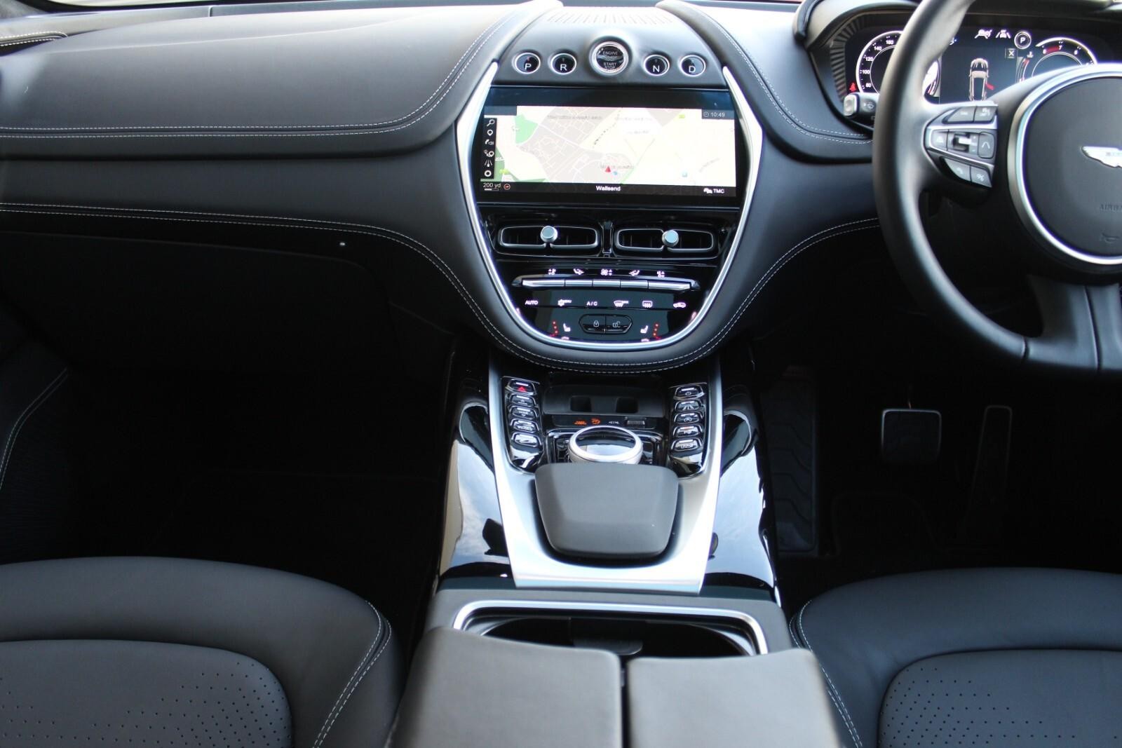 Aston Martin DBX Image 19