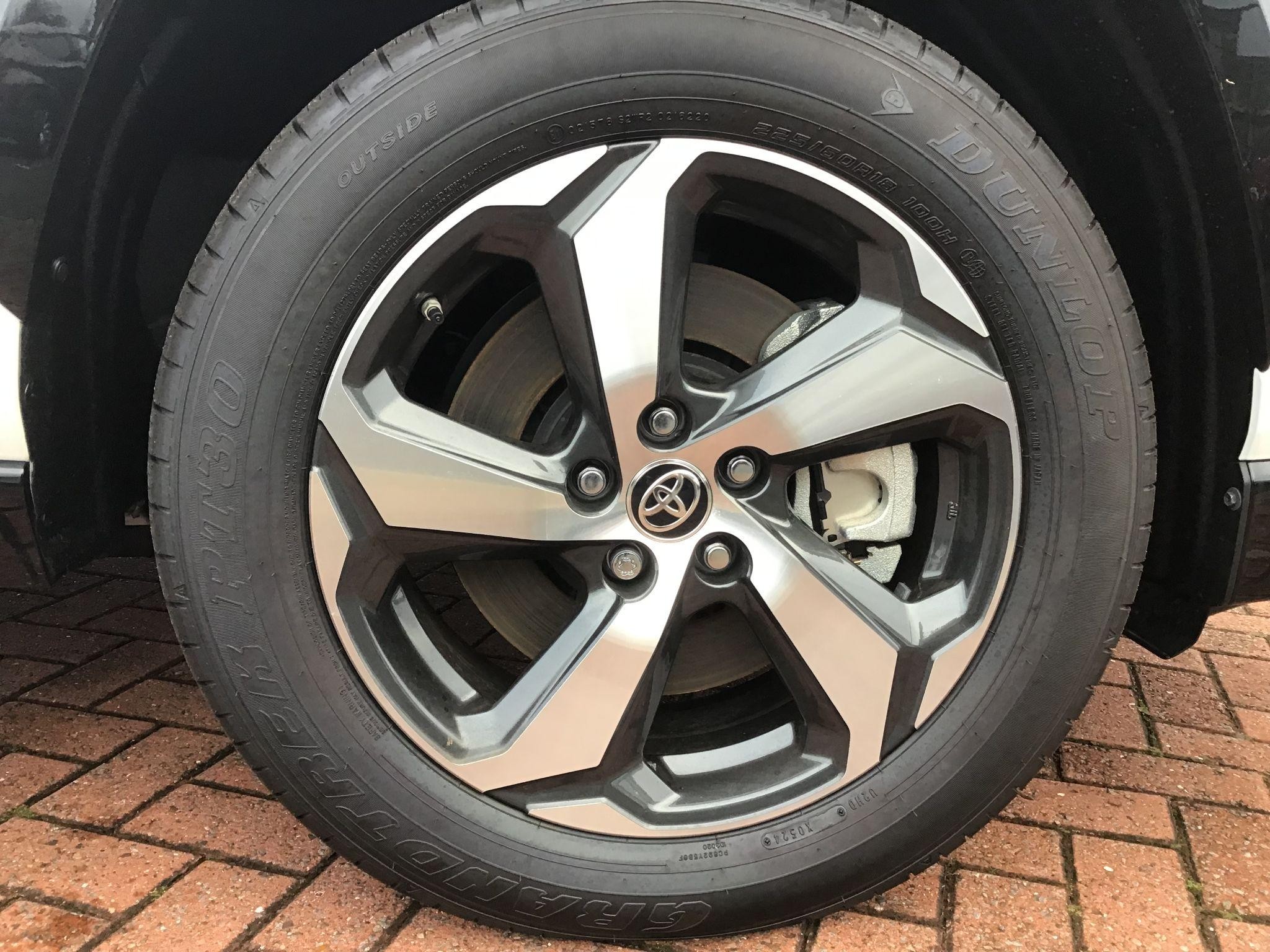 Toyota RAV4 Image 11