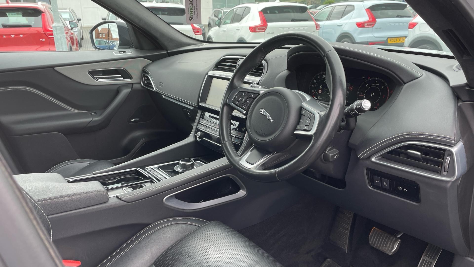 Jaguar F-Pace Image 4