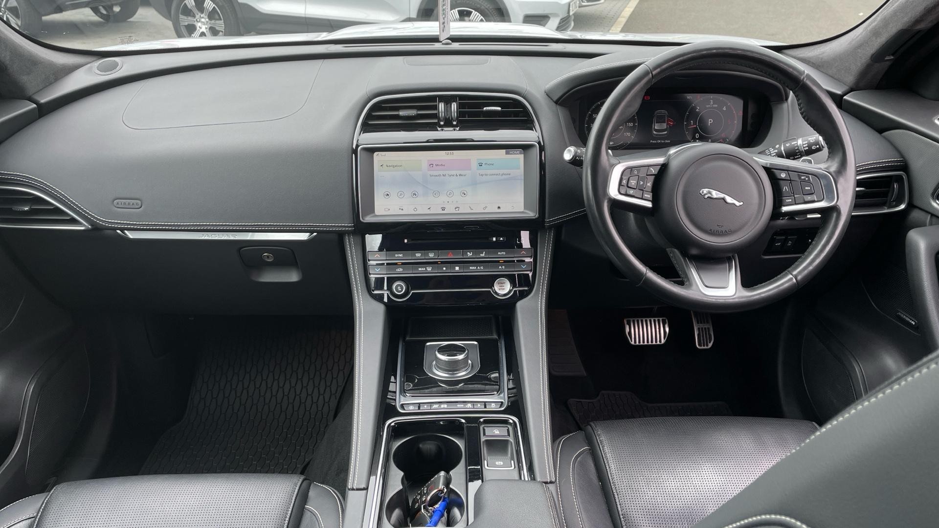 Jaguar F-Pace Image 5