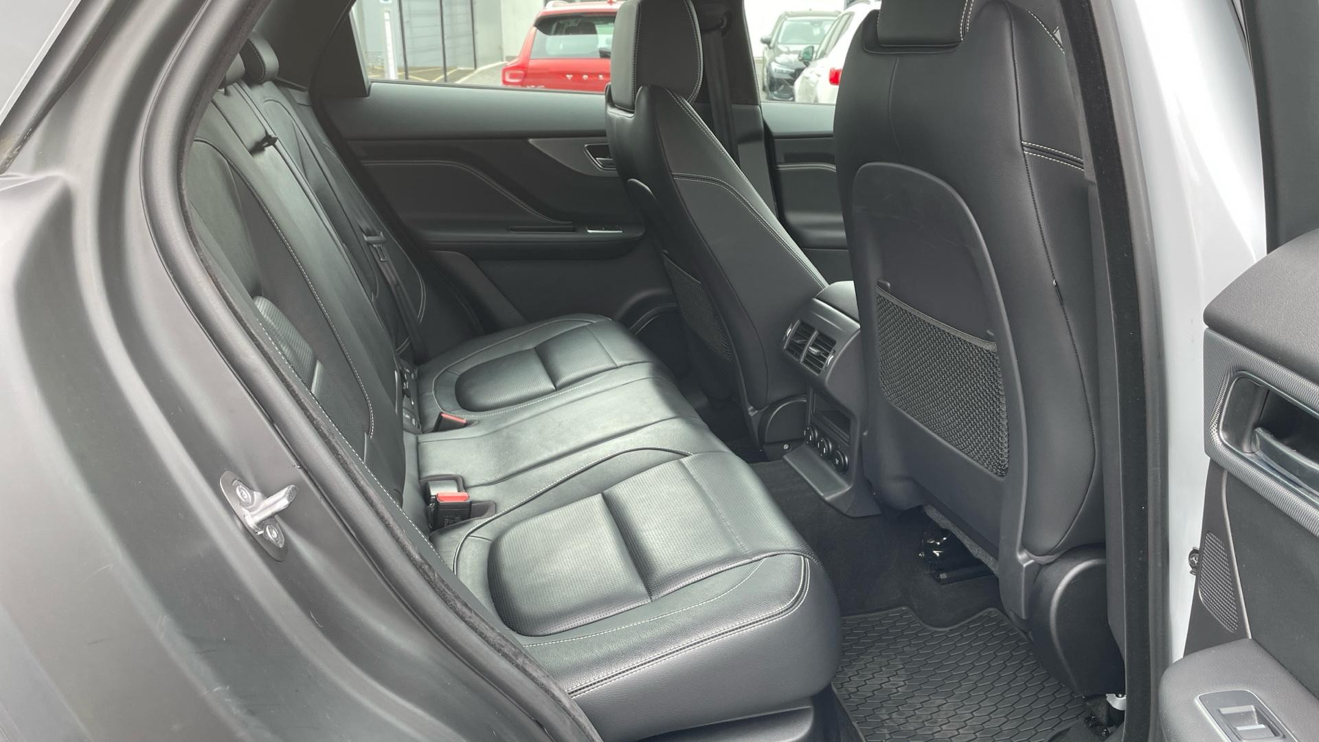 Jaguar F-Pace Image 6