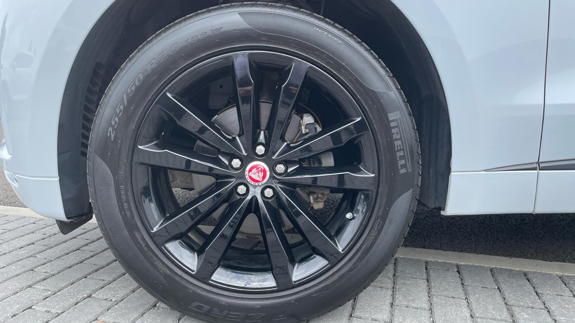 Jaguar F-Pace Image 9