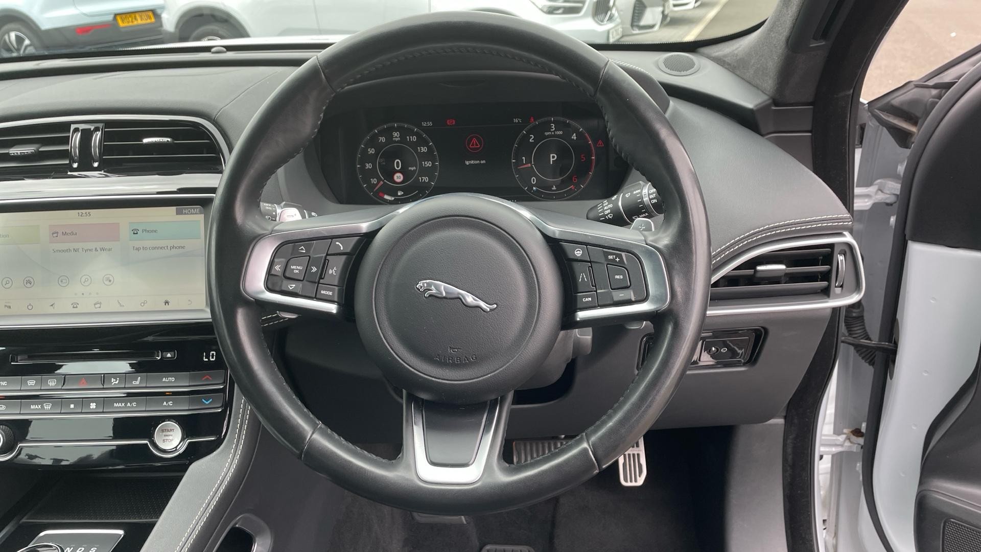 Jaguar F-Pace Image 10