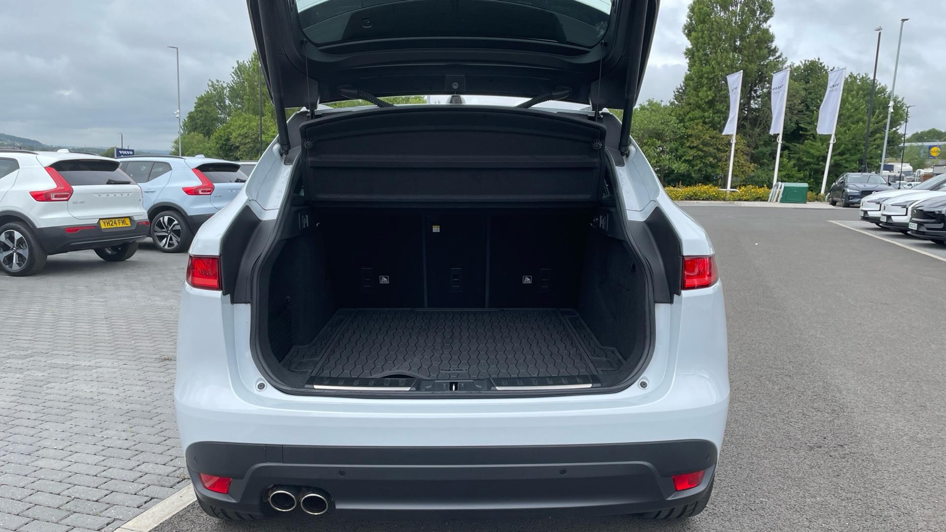 Jaguar F-Pace Image 13