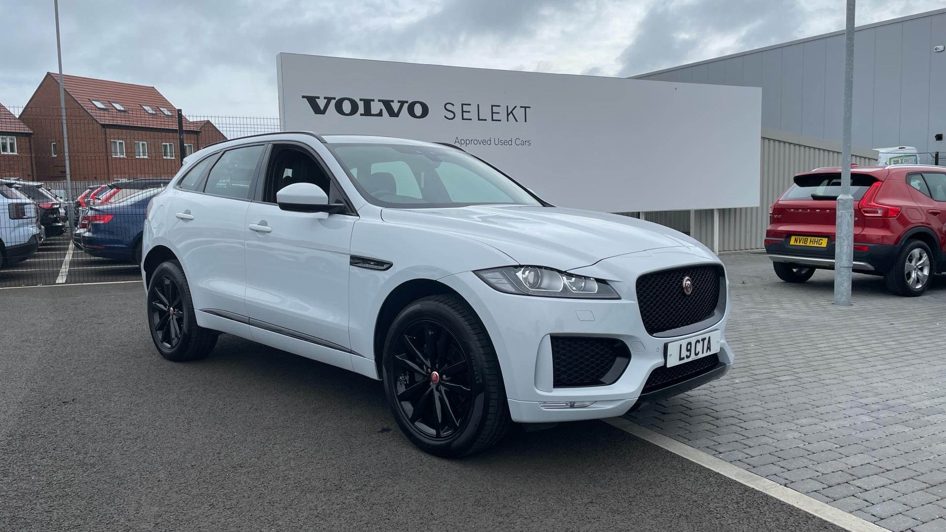 Jaguar F-Pace Image 14