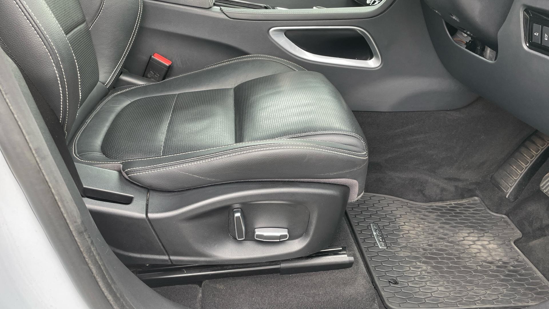 Jaguar F-Pace Image 28