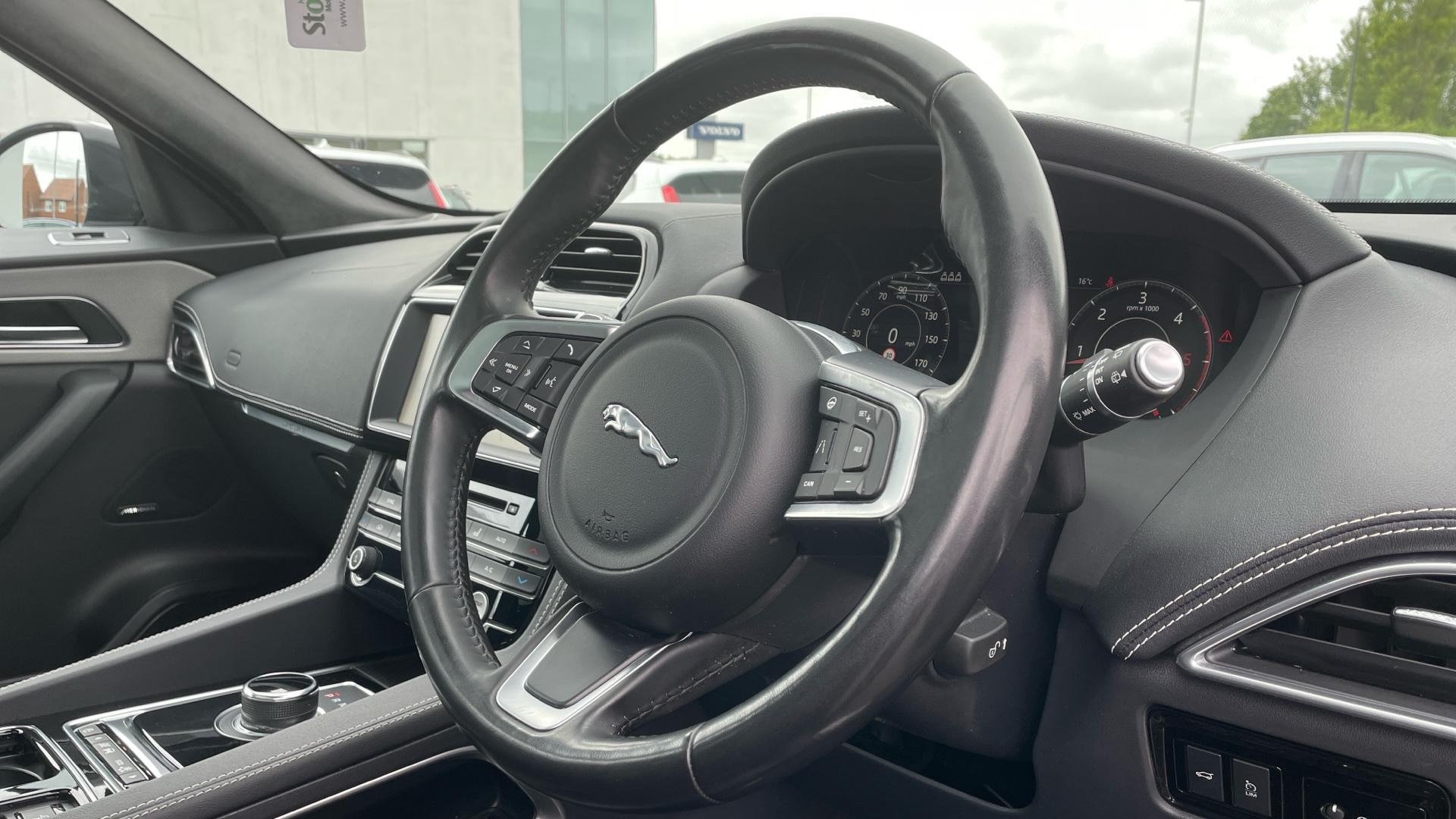 Jaguar F-Pace Image 34
