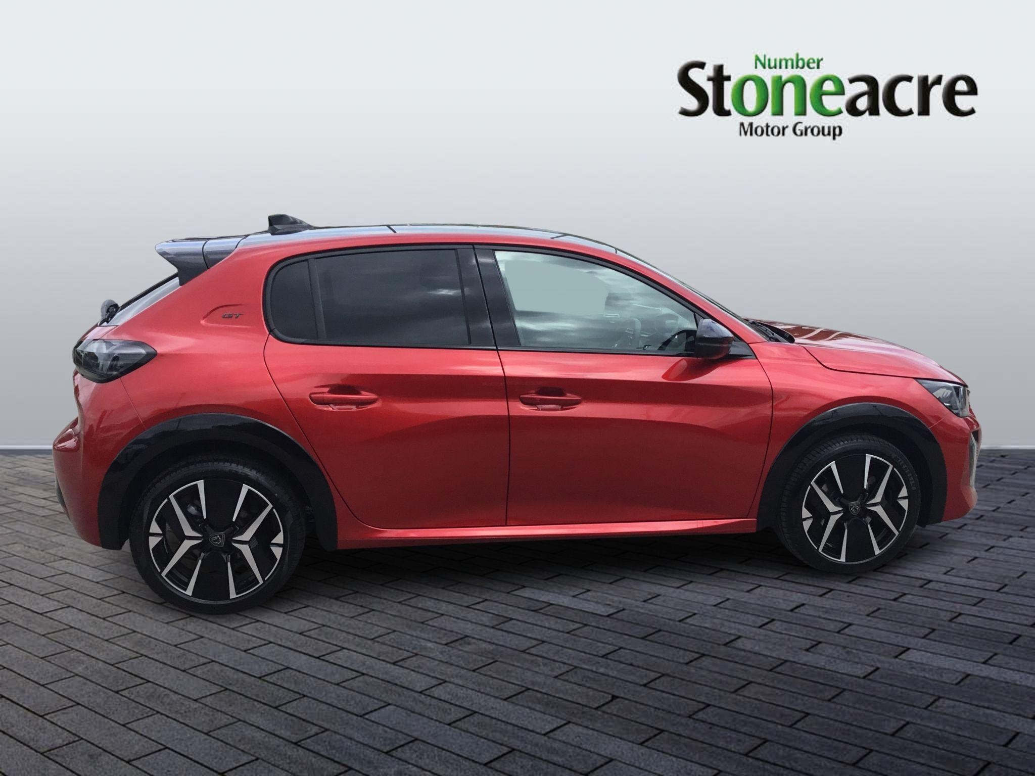 Peugeot 208 Image 2
