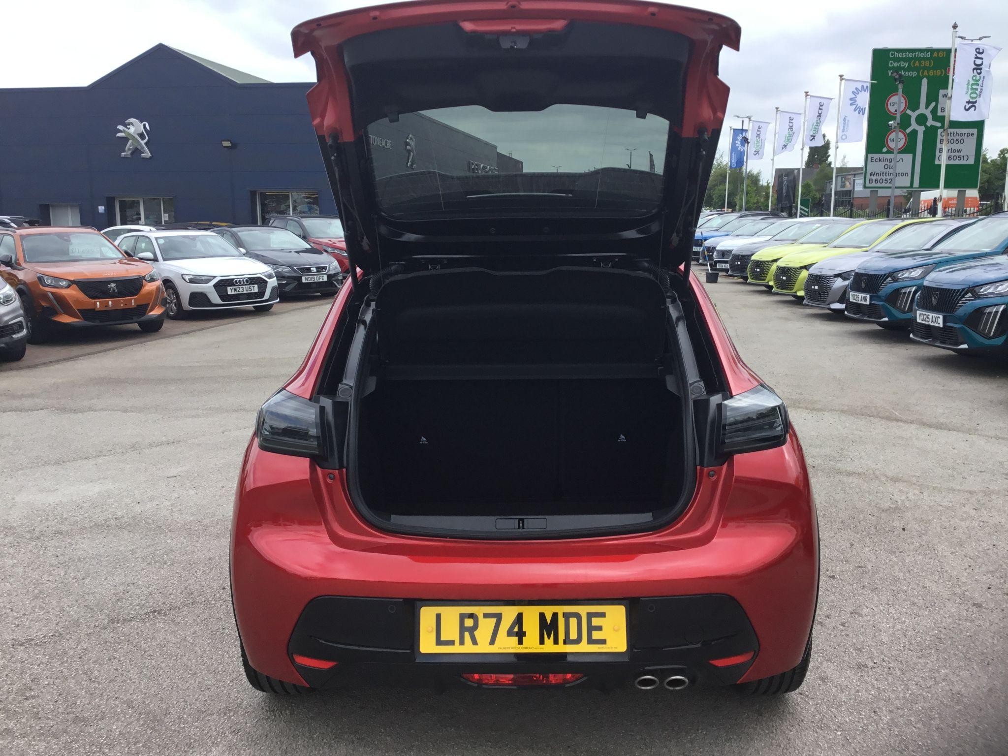 Peugeot 208 Image 9