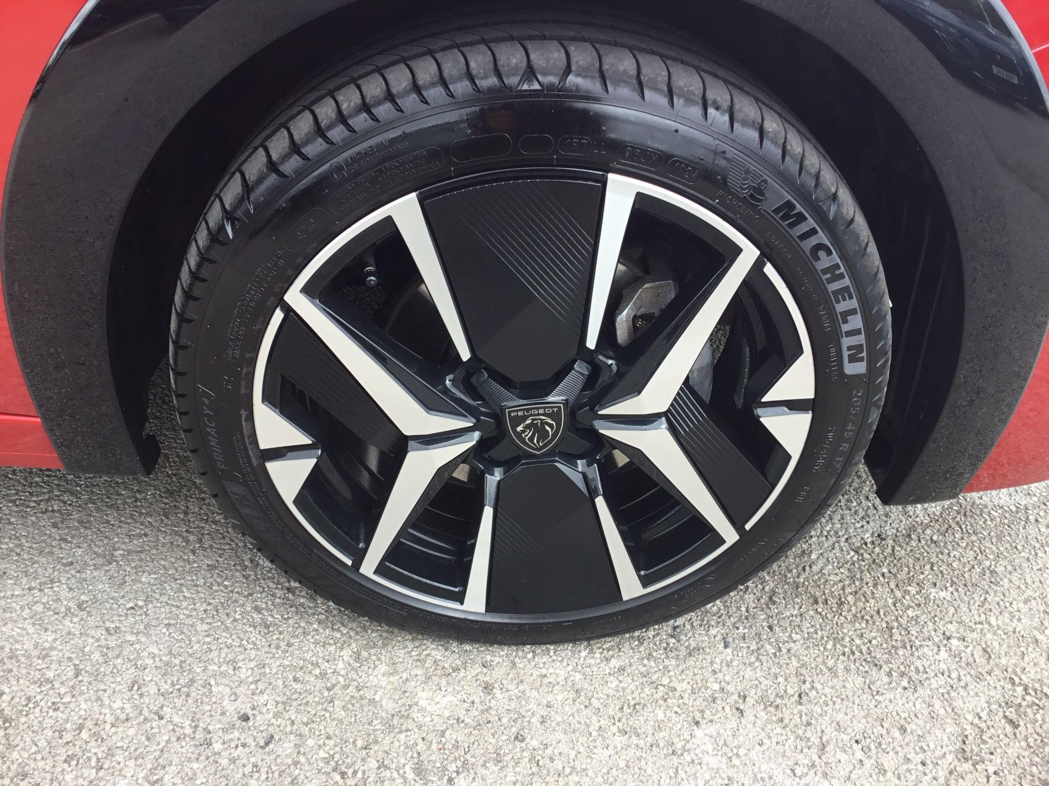 Peugeot 208 Image 10