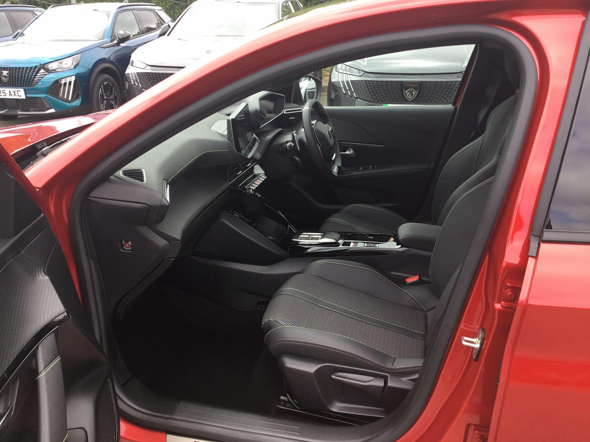 Peugeot 208 Image 13