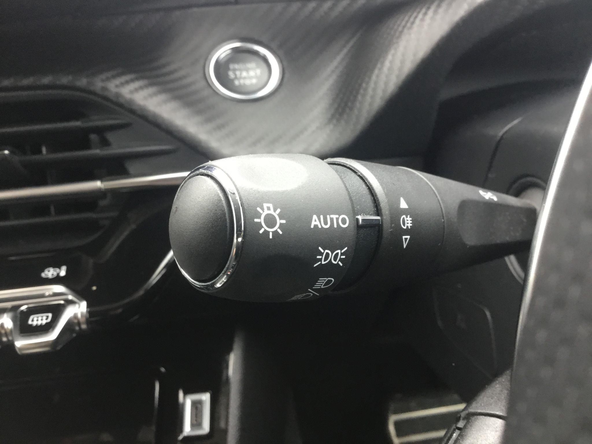 Peugeot 208 Image 19