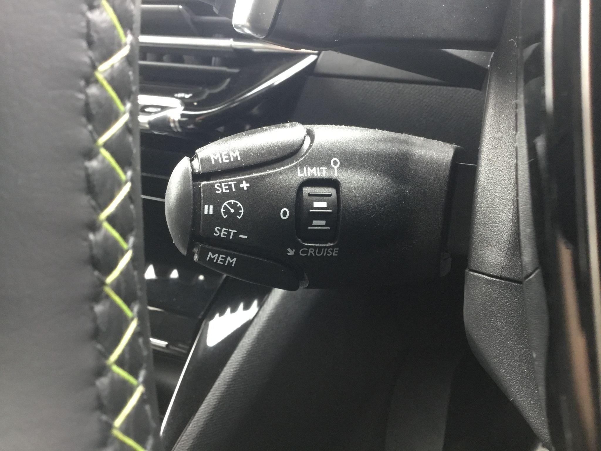Peugeot 208 Image 21