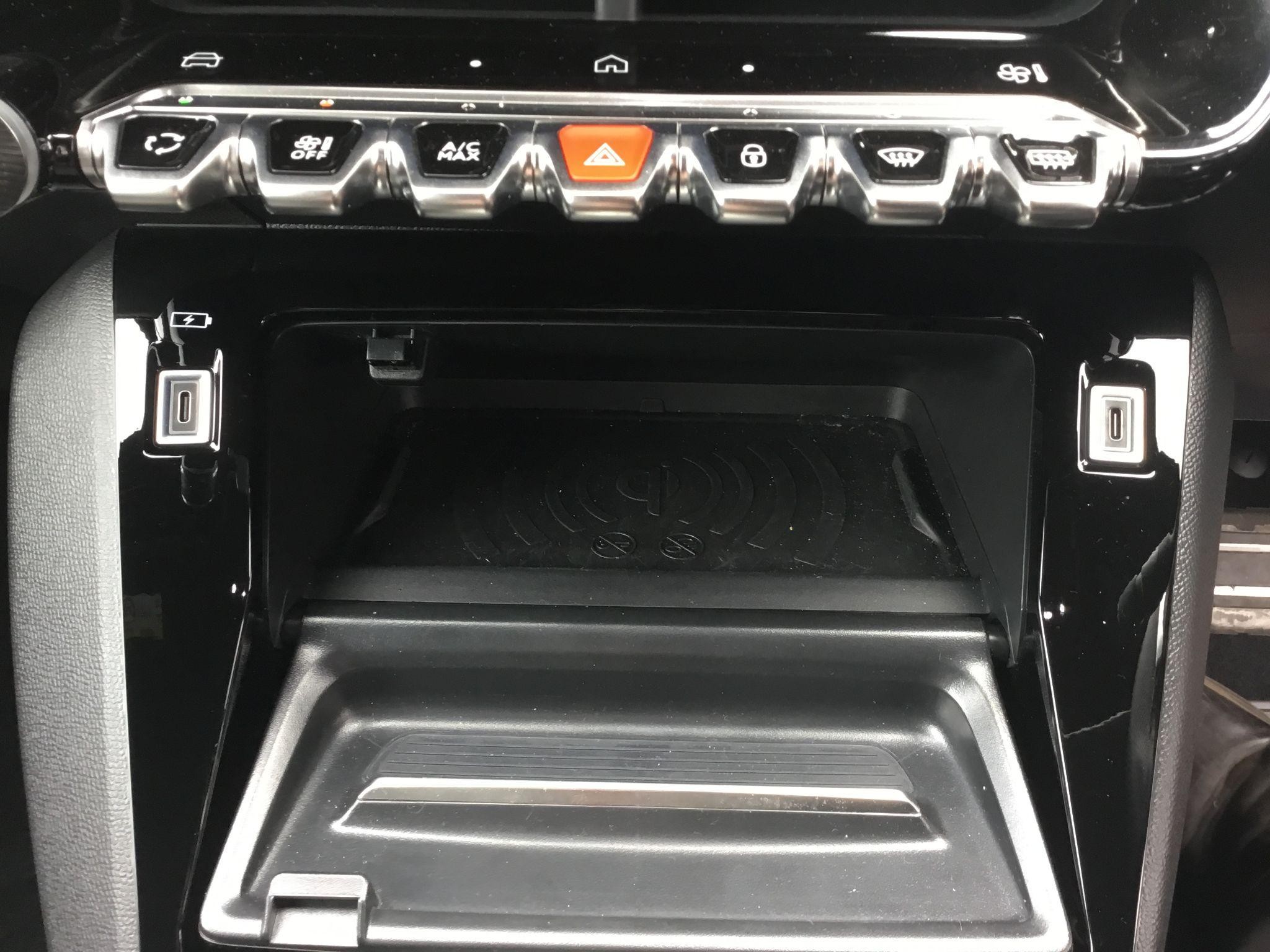 Peugeot 208 Image 25