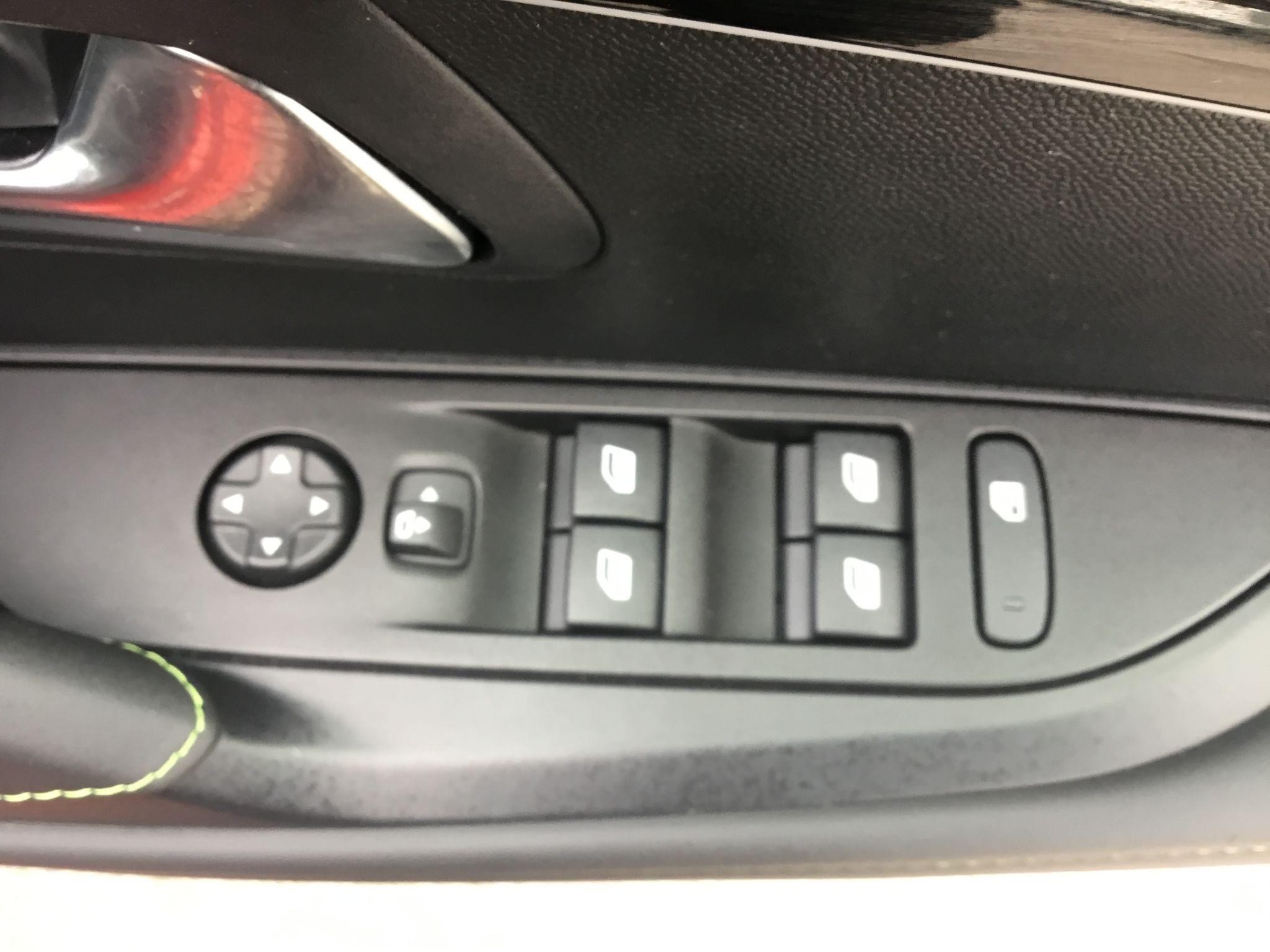 Peugeot 208 Image 28