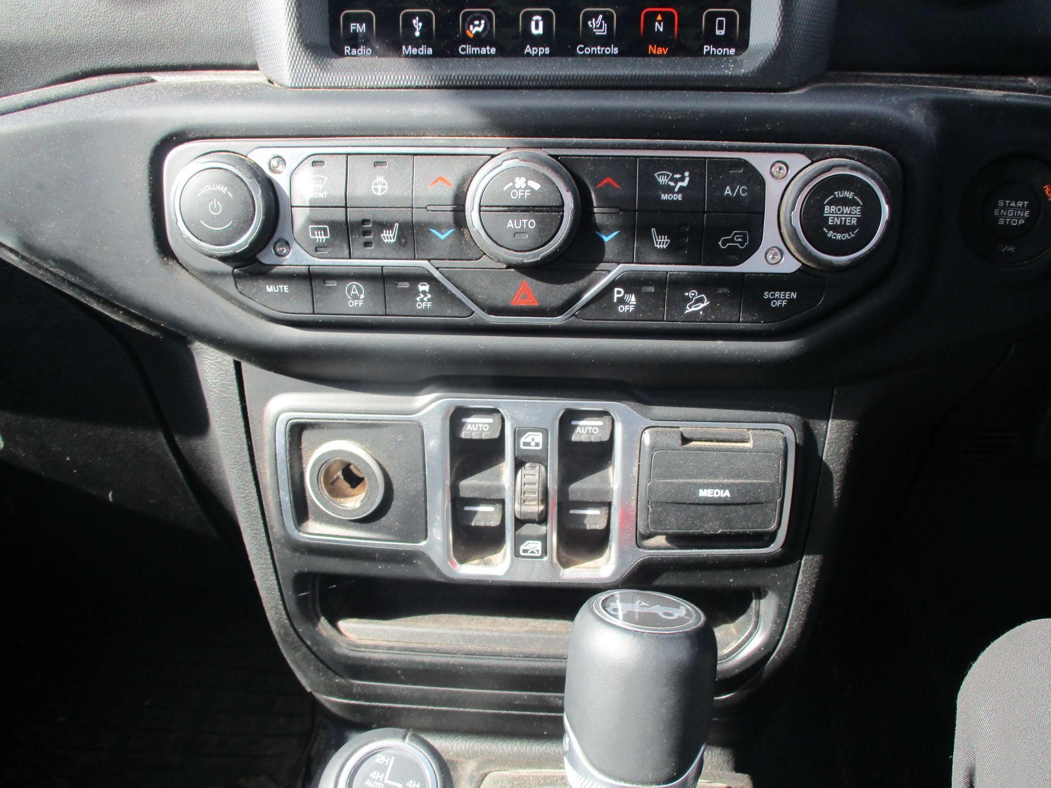 Jeep Wrangler Image 9