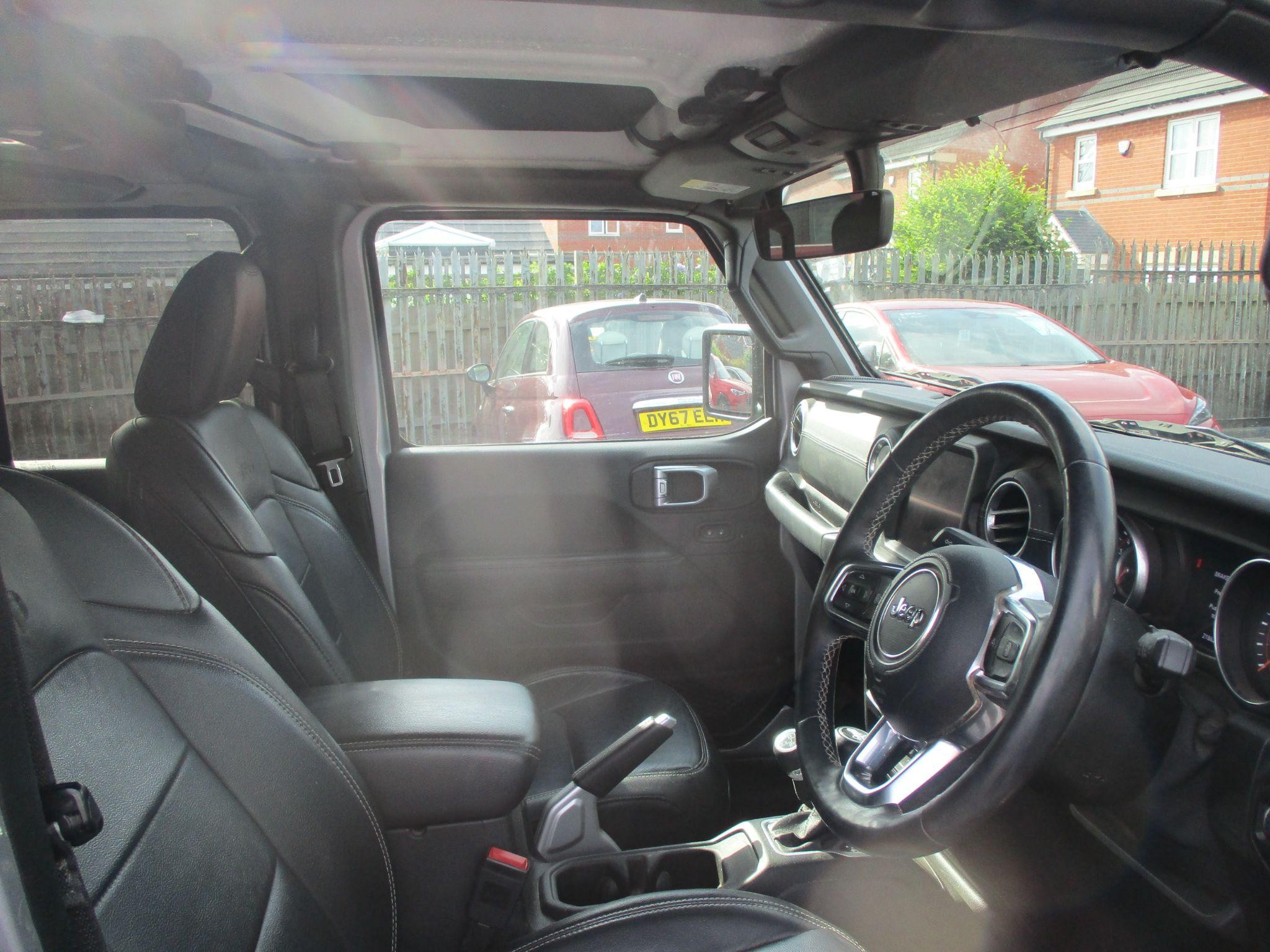Jeep Wrangler Image 10